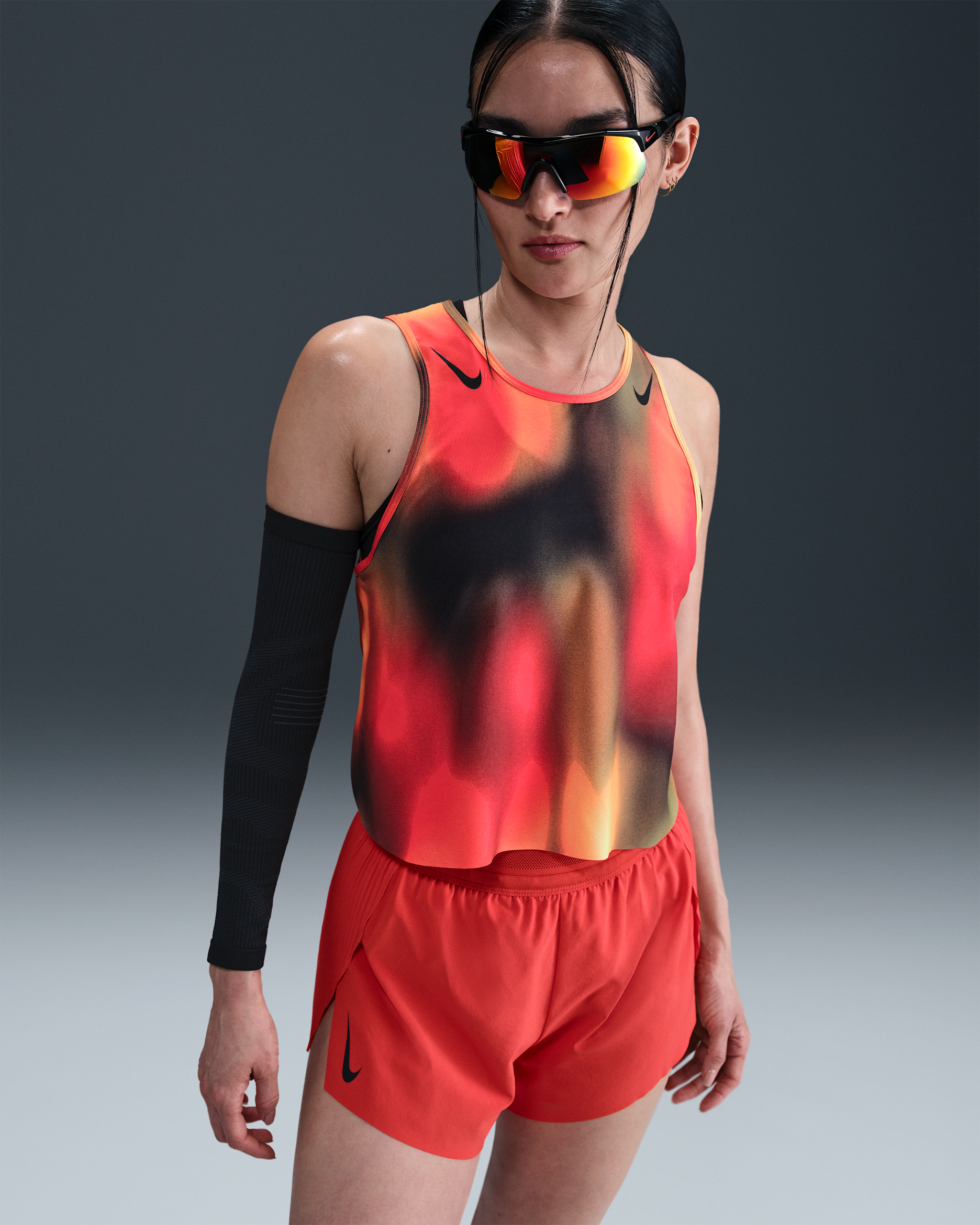 Nike AeroSwift Dri-FIT ADV verkürztes Lauf-Tanktop mit Print (Damen) - Light Lemon Twist/Schwarz
