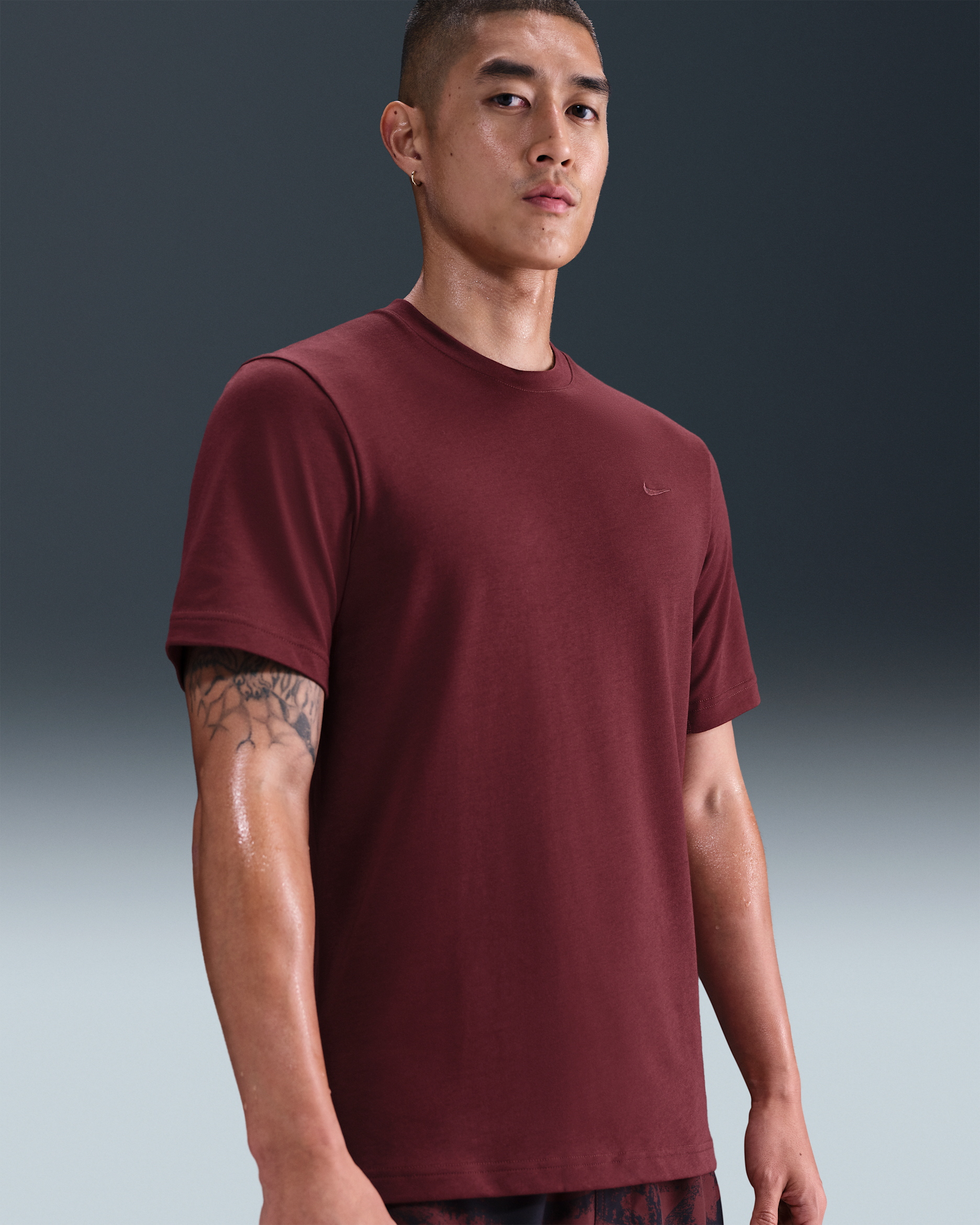 ナイキ Dri-FIT プライマリー メンズ トレーニング Tシャツ - ダークチームレッド/ダークチームレッド