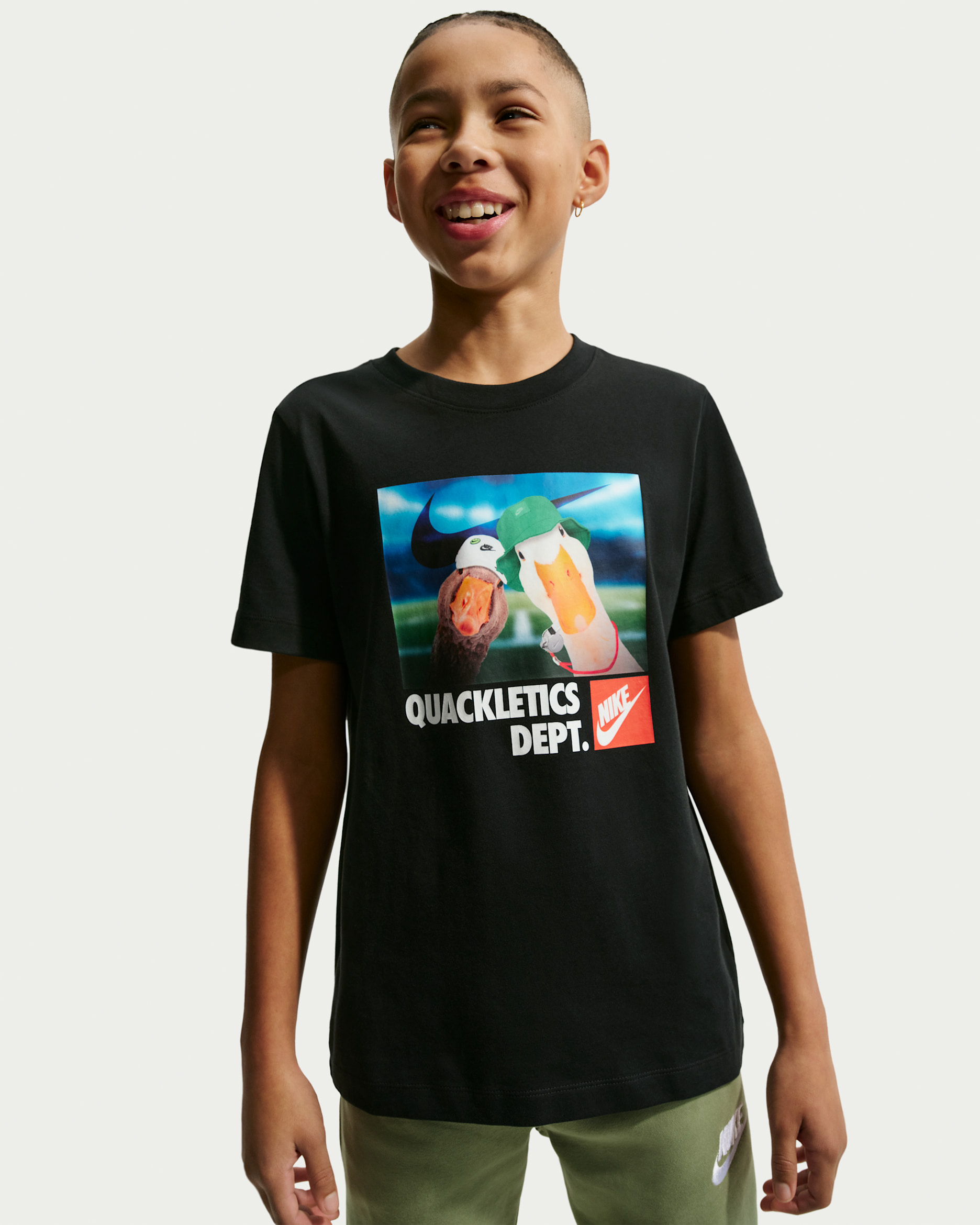 Playera para niños talla grande Nike Sportswear - Negro