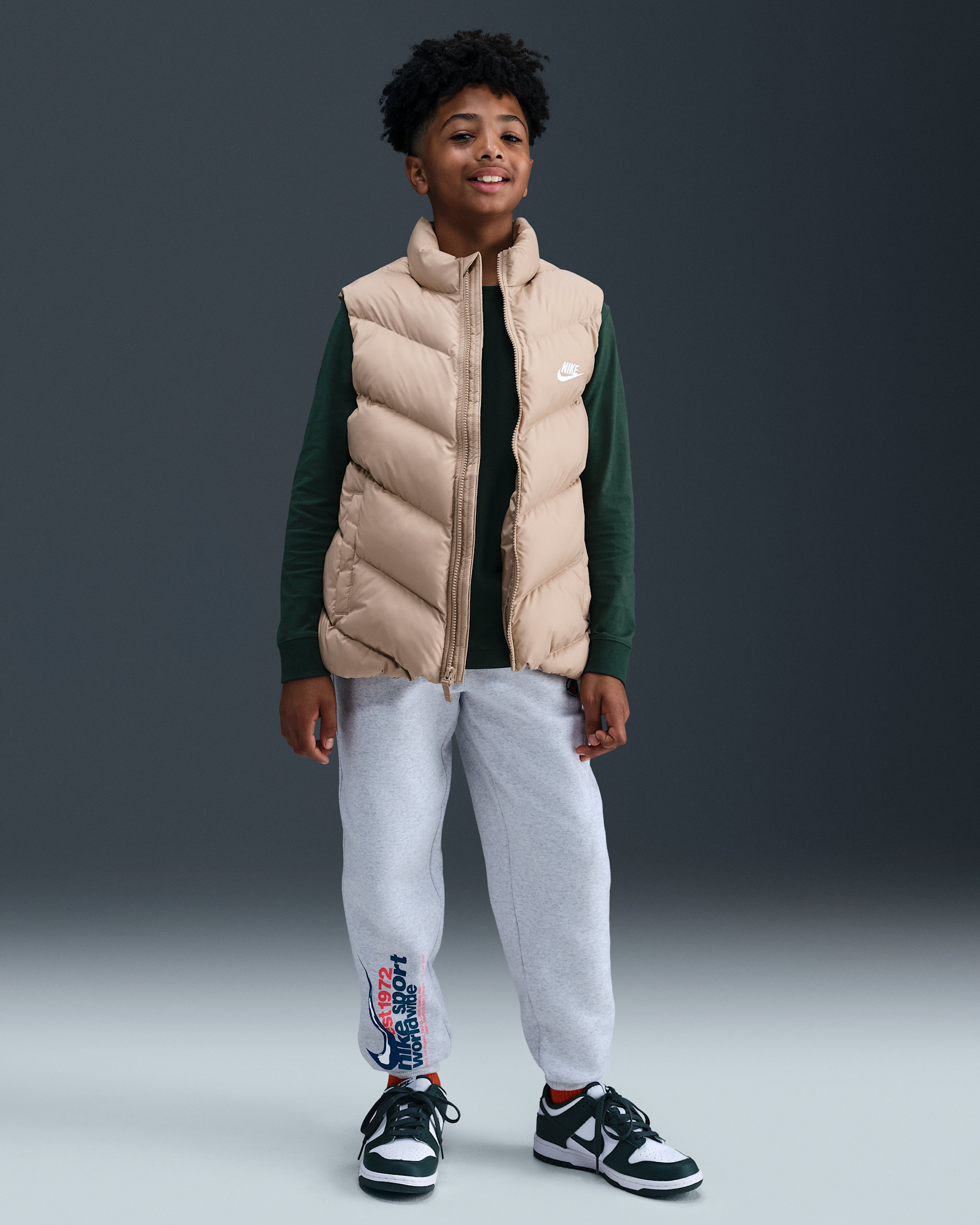 Joggers para niños talla grande Nike Sportswear Club Fleece - Abedul jaspeado/Gris vasto/Carmesí brillante/Azul fuerza