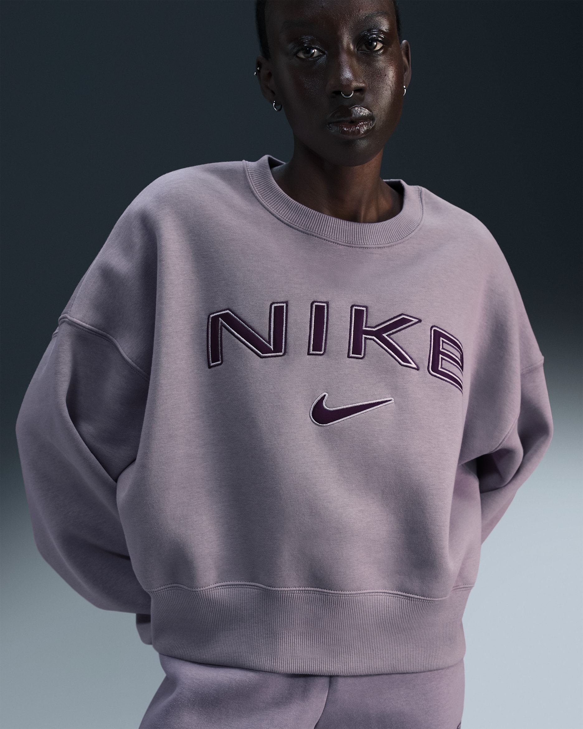 Sudadera de cuello redondo sin cierre extra oversized con logotipo para mujer Nike Sportswear Phoenix Fleece - Mena violeta claro/Violeta platino/Burdeos enérgico