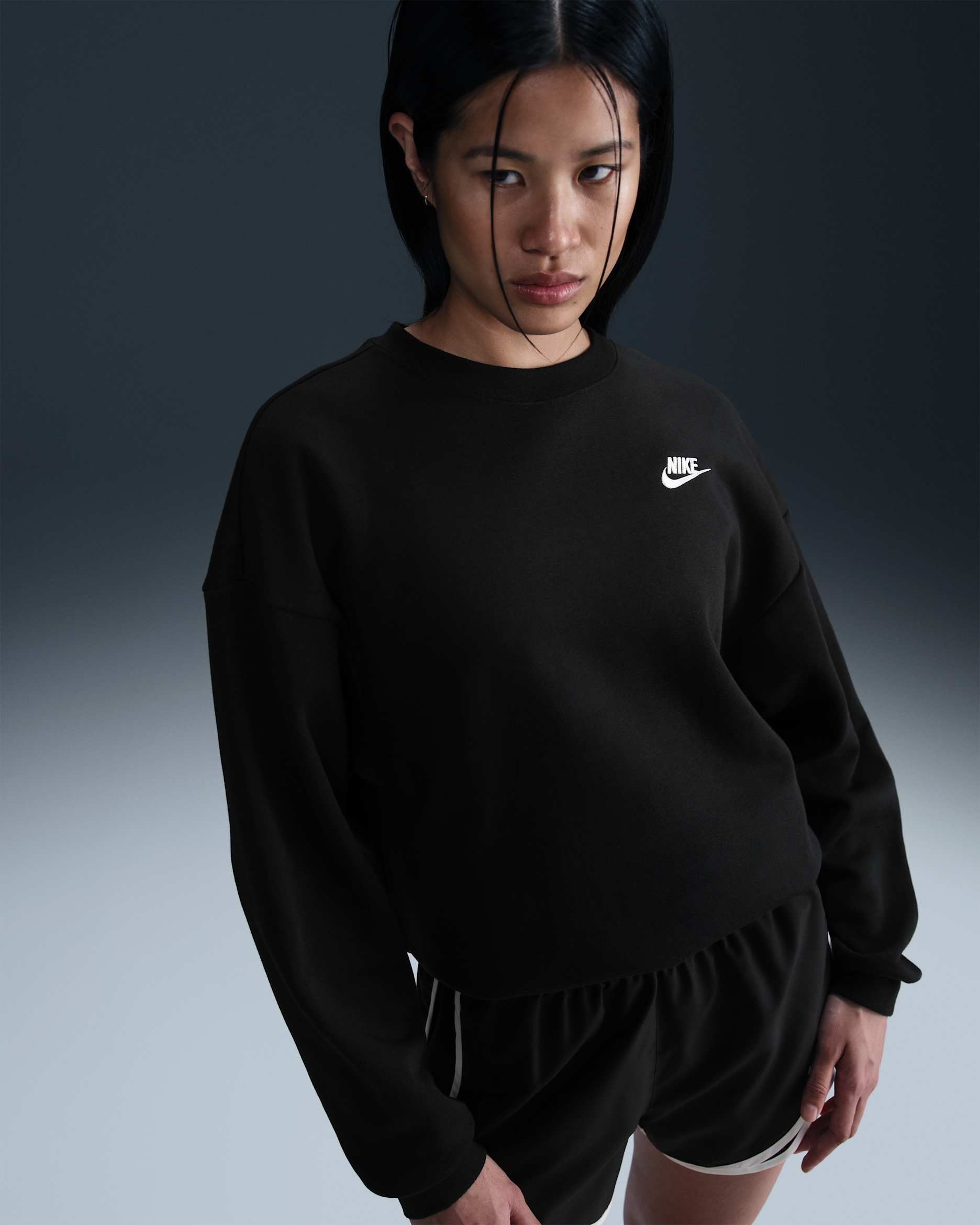 Nike Sportswear Club Fleece Women's Loose Crew-Neck Sweatshirt - Black/White