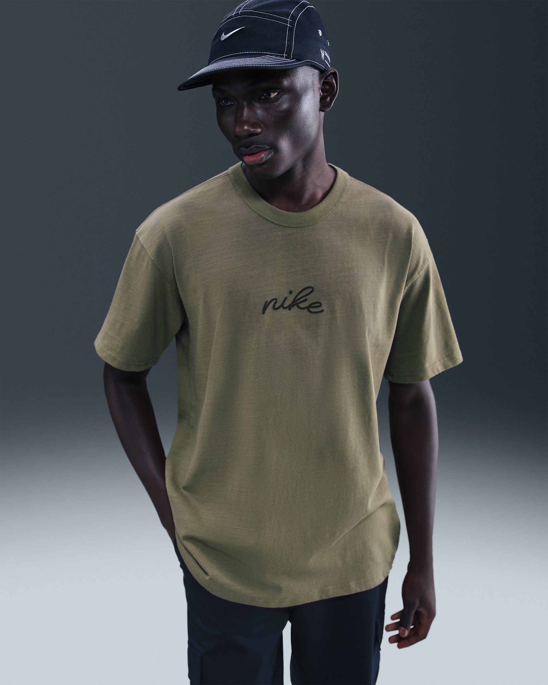 Nike Sportswear Premium Essentials Men's T-shirt - Medium Olive