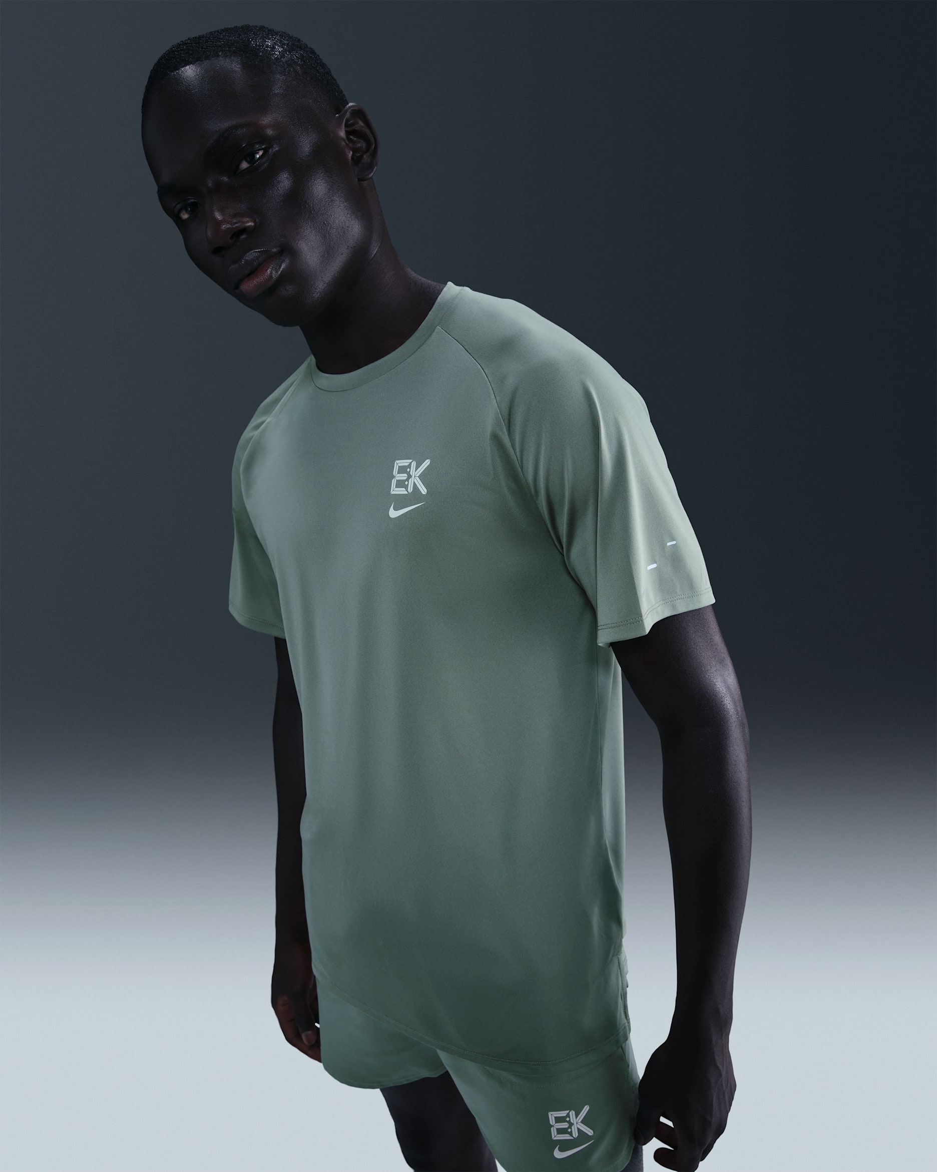 Nike Stride «Eliud Kipchoge» Dri-FIT ADV kortermet løpeoverdel til herre - Clay Green