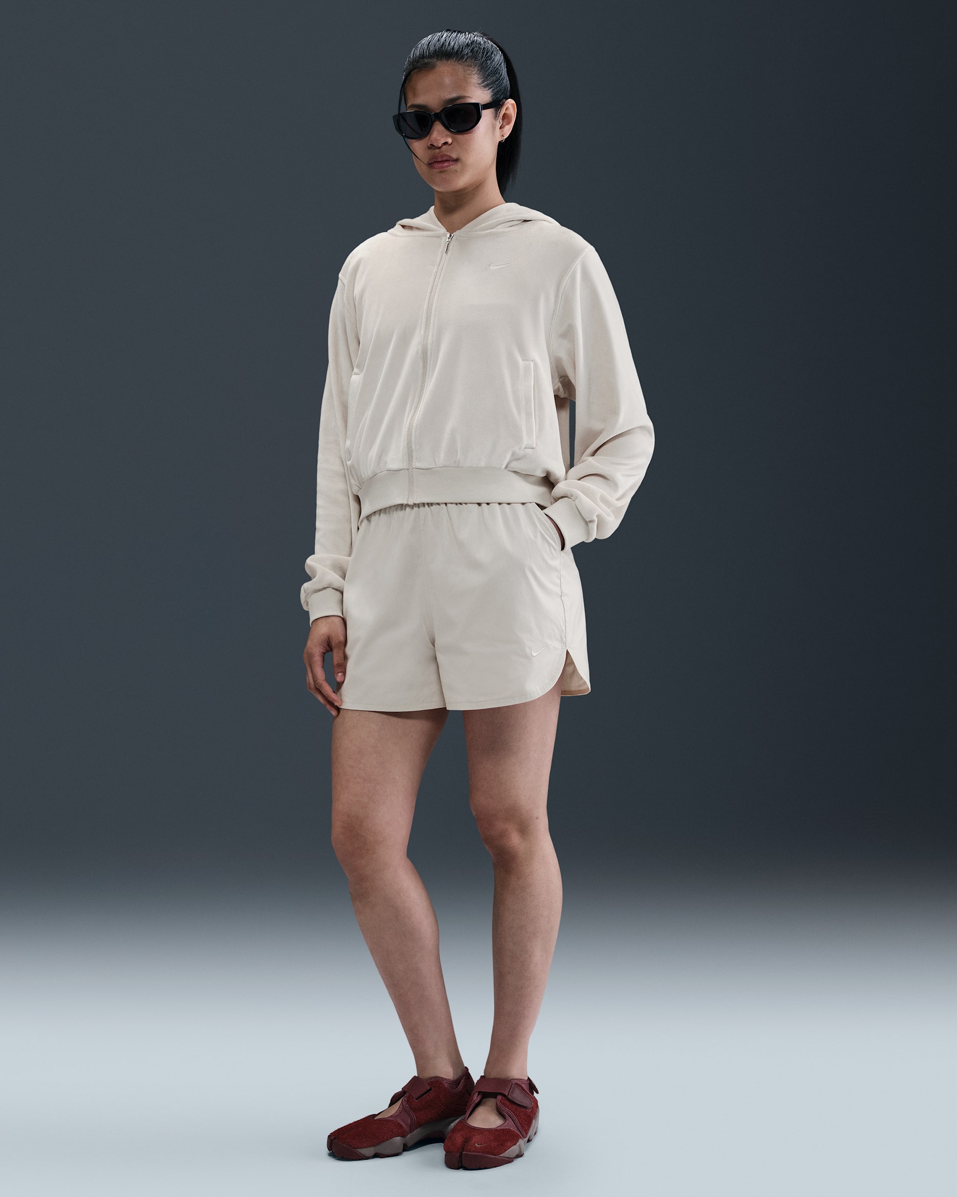 나이키 스포츠웨어 칠 포플린 여성 미드라이즈 5인치 쇼츠 - 라이트 오어우드 브라운/라이트 오어우드 브라운