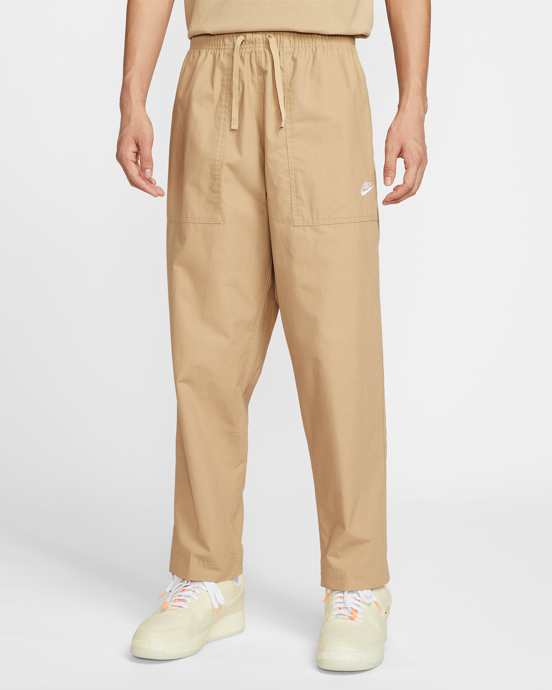กางเกงขายาวผู้ชาย Nike Club - Parachute Beige/ขาว