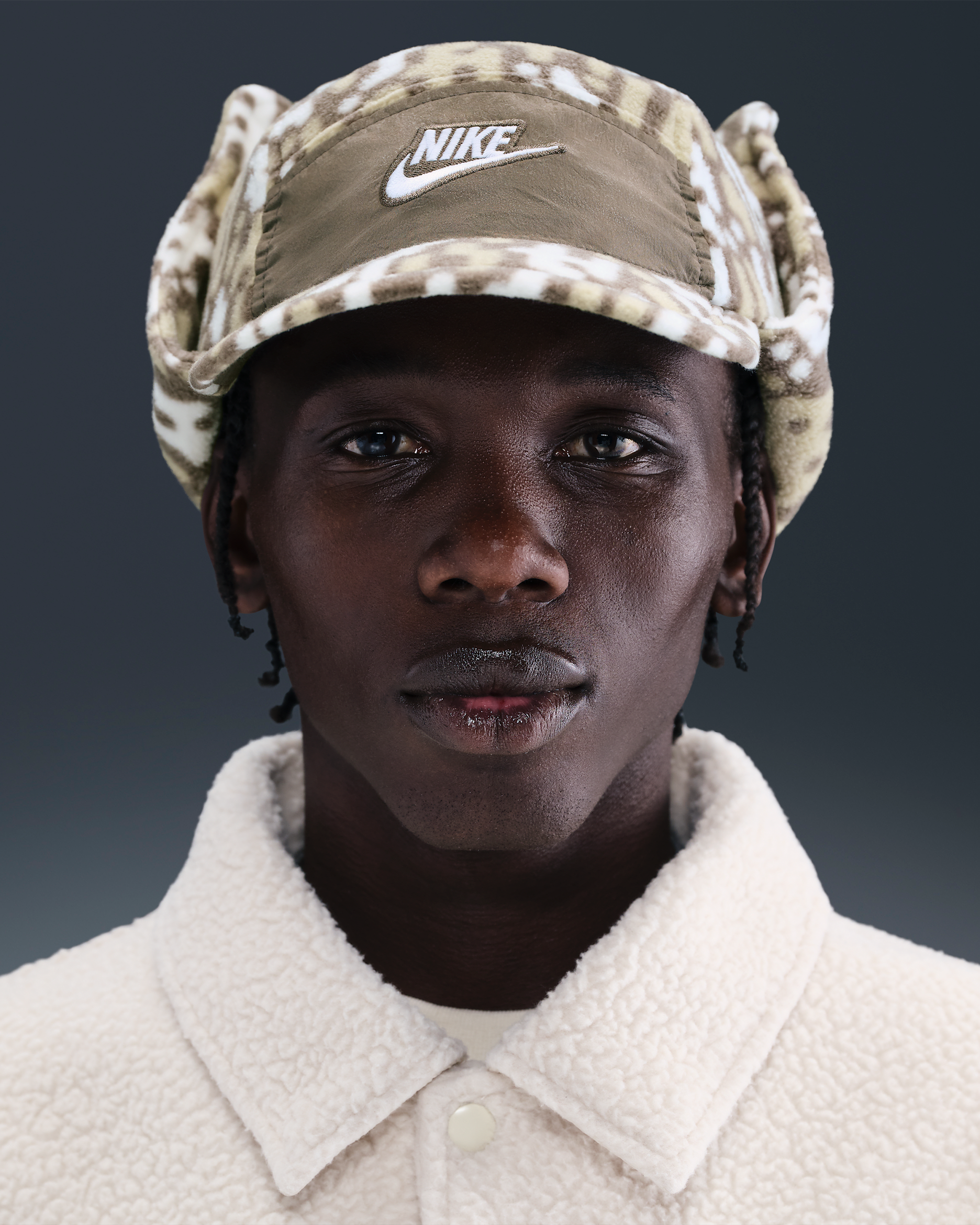 Nike Fly unstrukturierte Outdoor-Cap - Cave Stone/Desert Khaki/Sail/Weiß