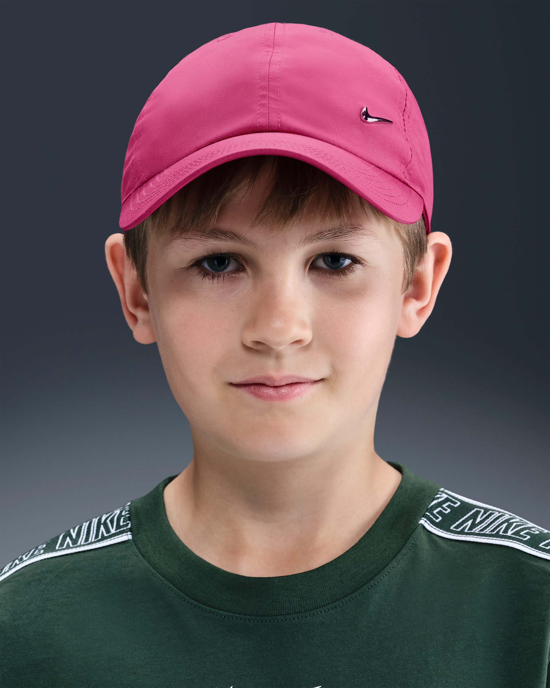 Cappello destrutturato con Swoosh in metallo Nike Dri-FIT Club – Bambini - Sweet Beet/Argento metallizzato