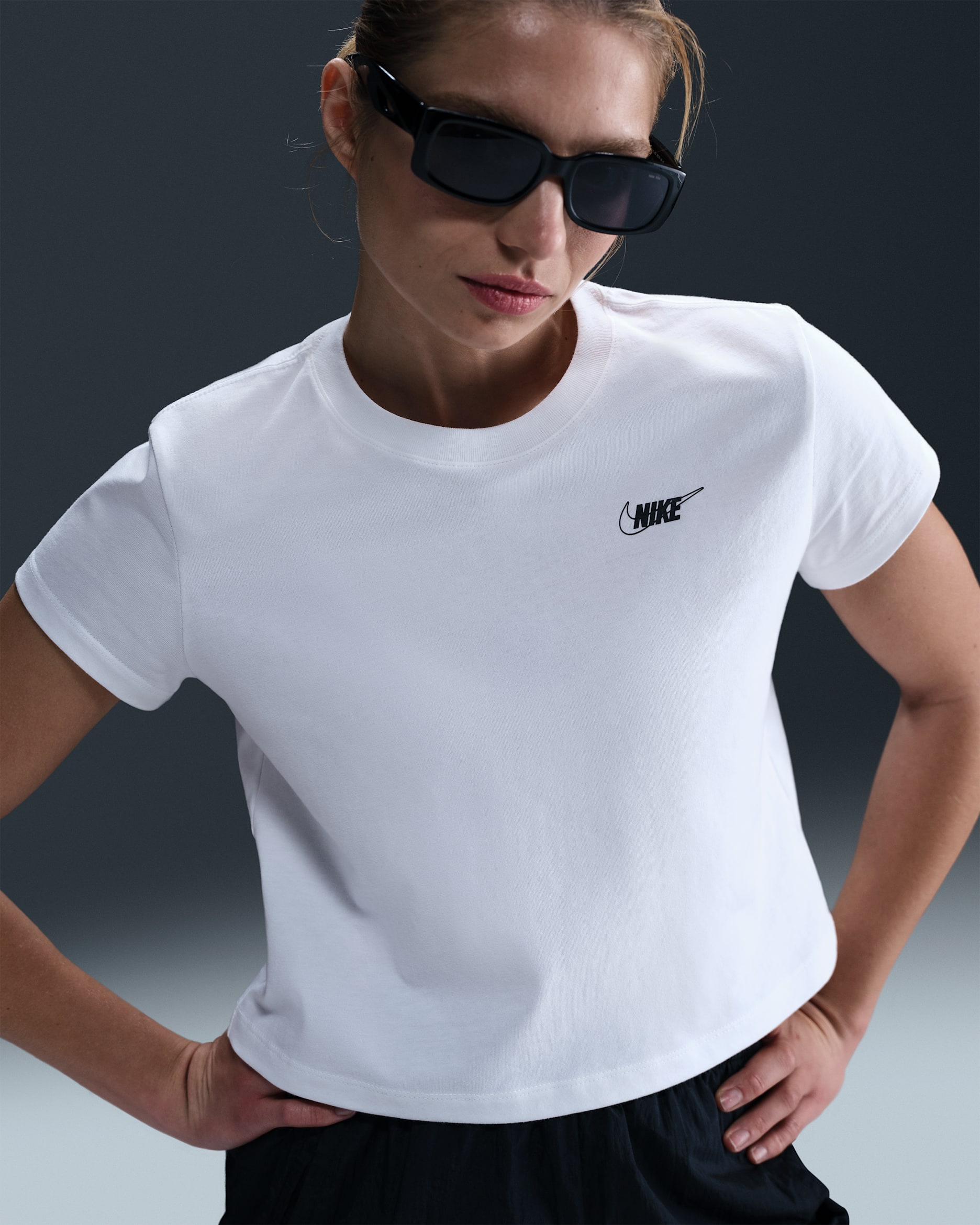 Nike Sportswear Club Women's Short-Sleeve Cropped Graphic T-Shirt - White