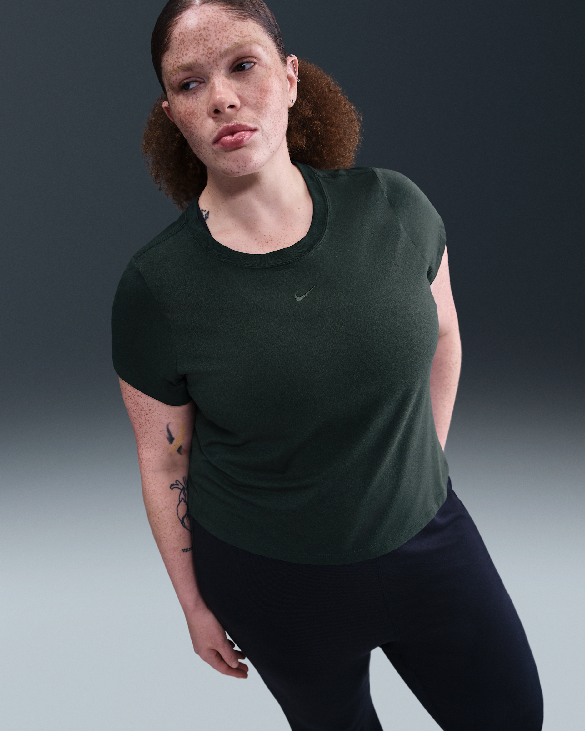 Playera cropped para mujer (talla grande) Nike Sportswear Chill Knit - Alga