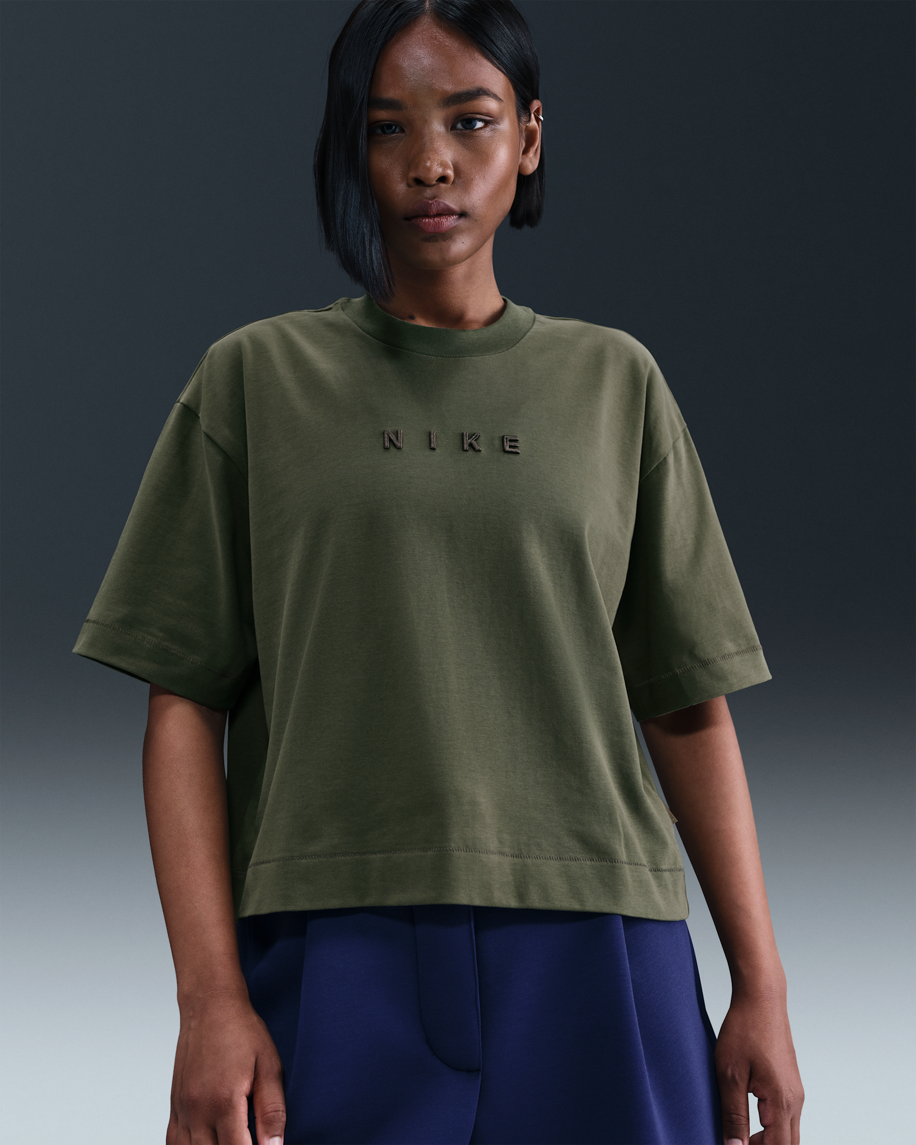 Nike Sportswear Kısa Kollu Dörtgen Kadın Tişörtü - Medium Olive