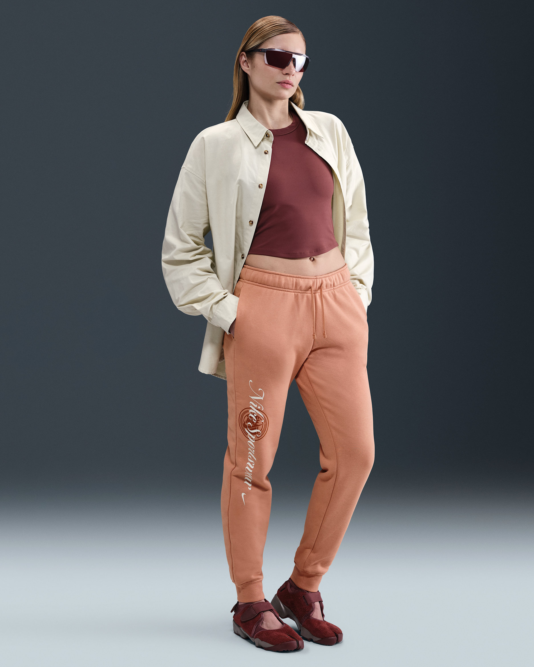Nike Sportswear Club Fleece Women's Mid-Rise Graphic Trousers - Rose Gold/Sail
