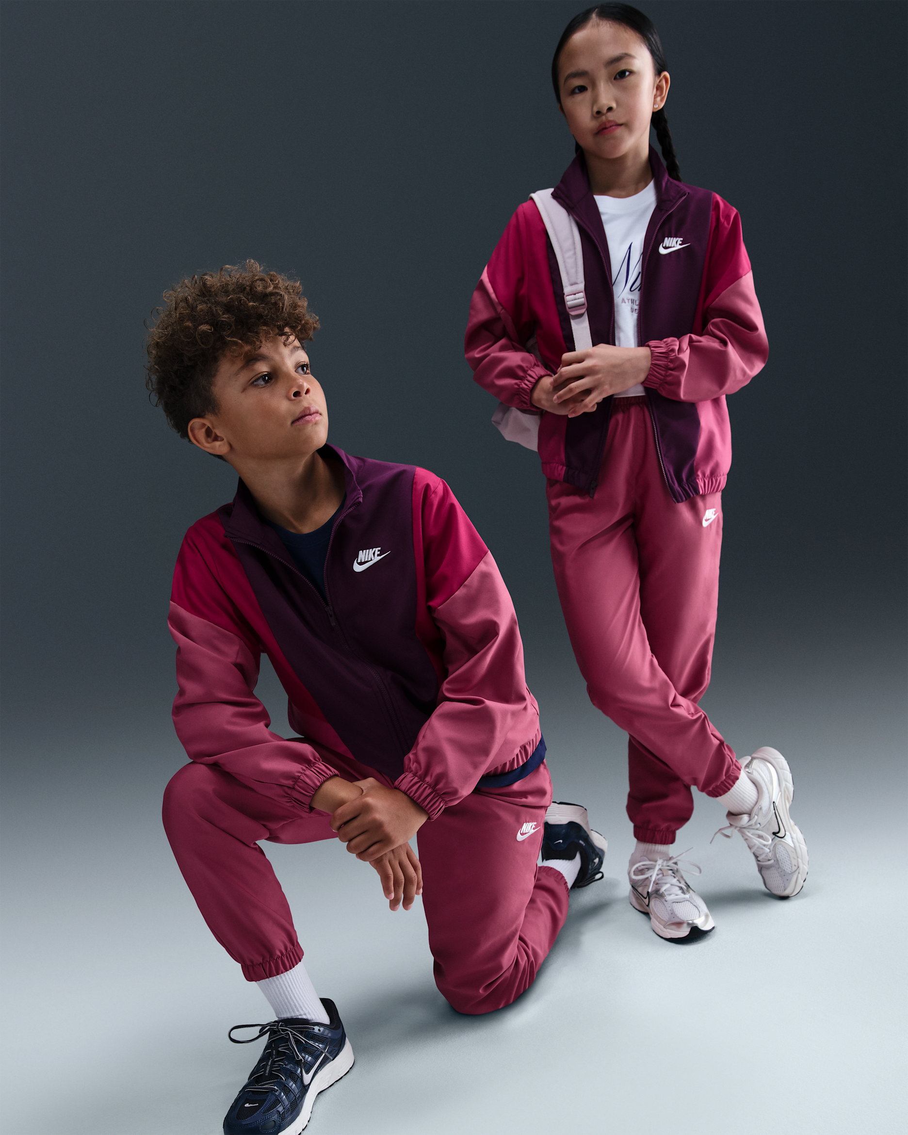 Υφαντή φόρμα Nike Sportswear για μεγάλα παιδιά - Sweet Beet/Bordeaux/Noble Red/Λευκό