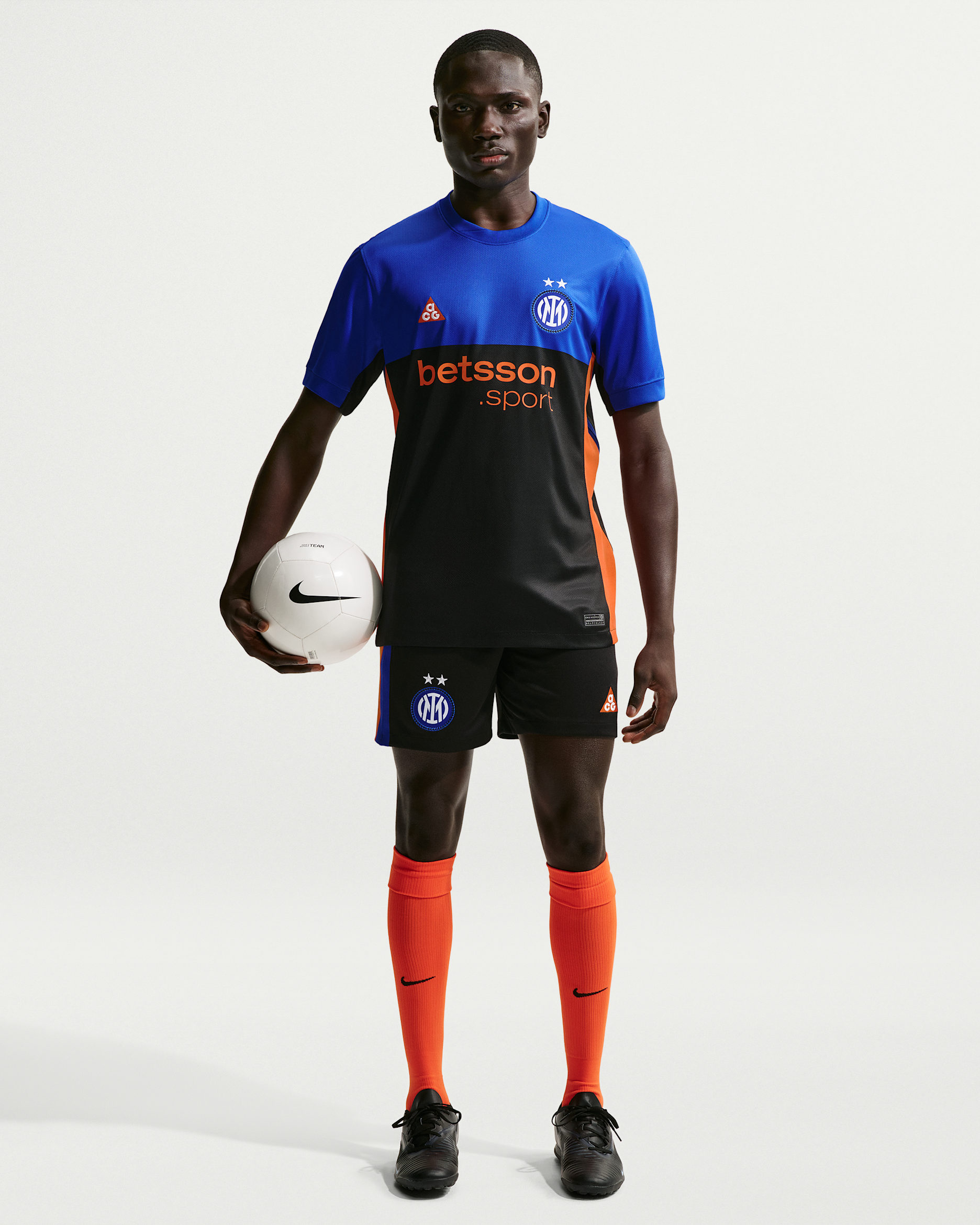 Inter Milan 2026 Stadium SE Men's Nike ACG Dri-FIT Football Replica Shorts - Black/Safety Orange