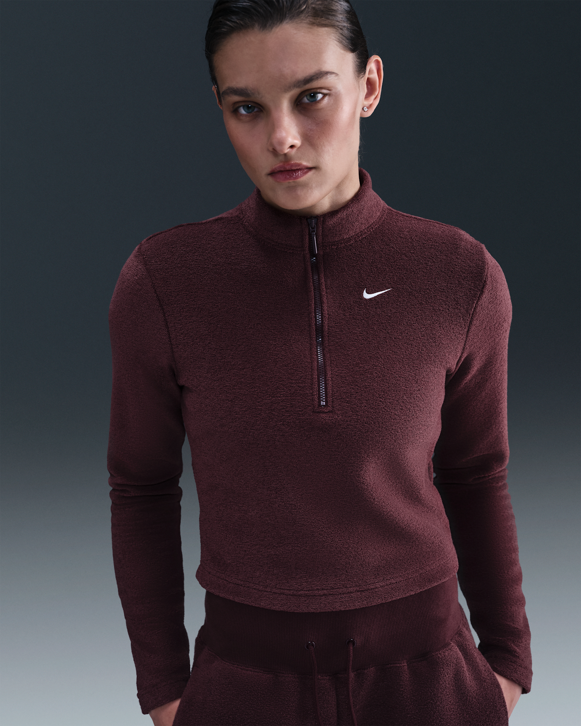 Nike Sportswear Phoenix Plush Women's Slim Long-Sleeve Cosy Fleece 1/2-Zip Top - Burgundy Crush/Sail