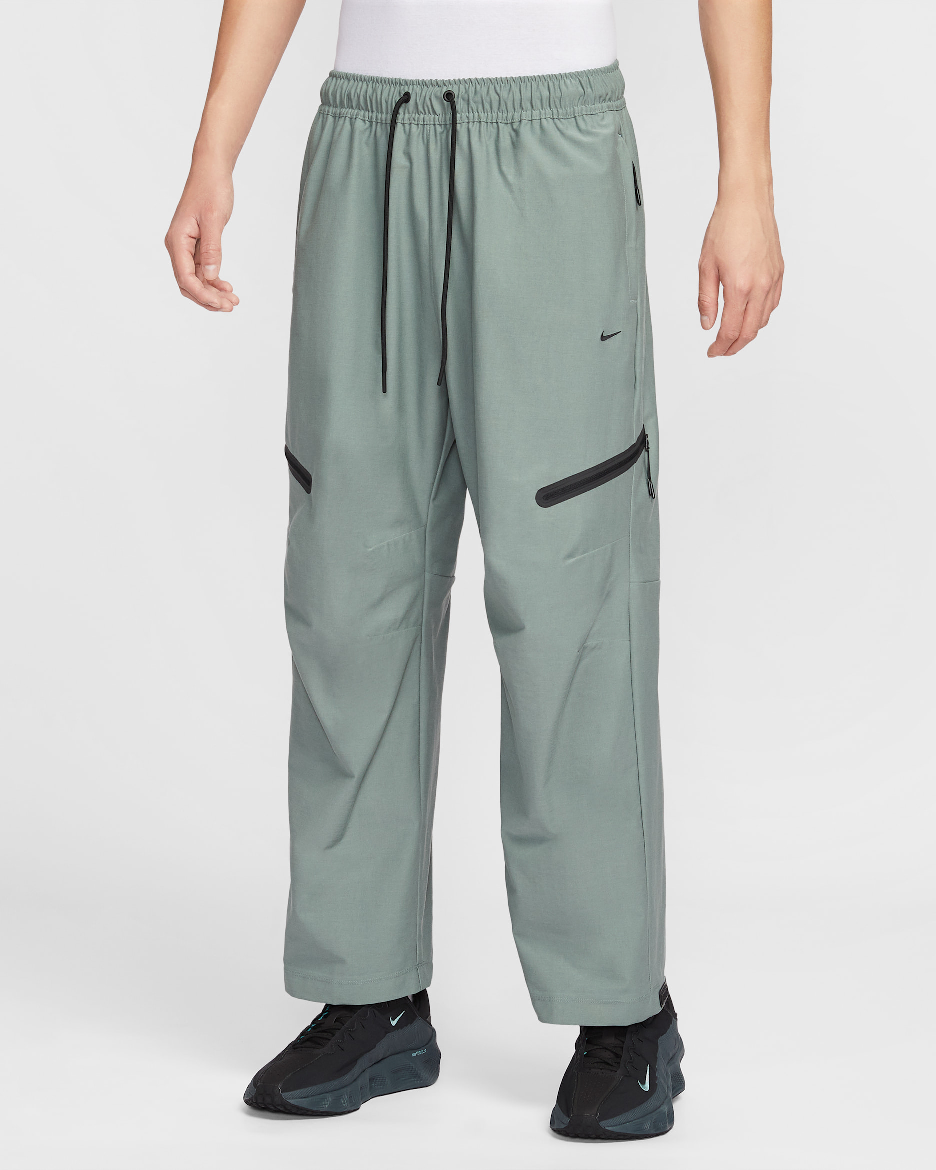 Nike Tech Men's Shori Loose Trousers - Clay Green/Black