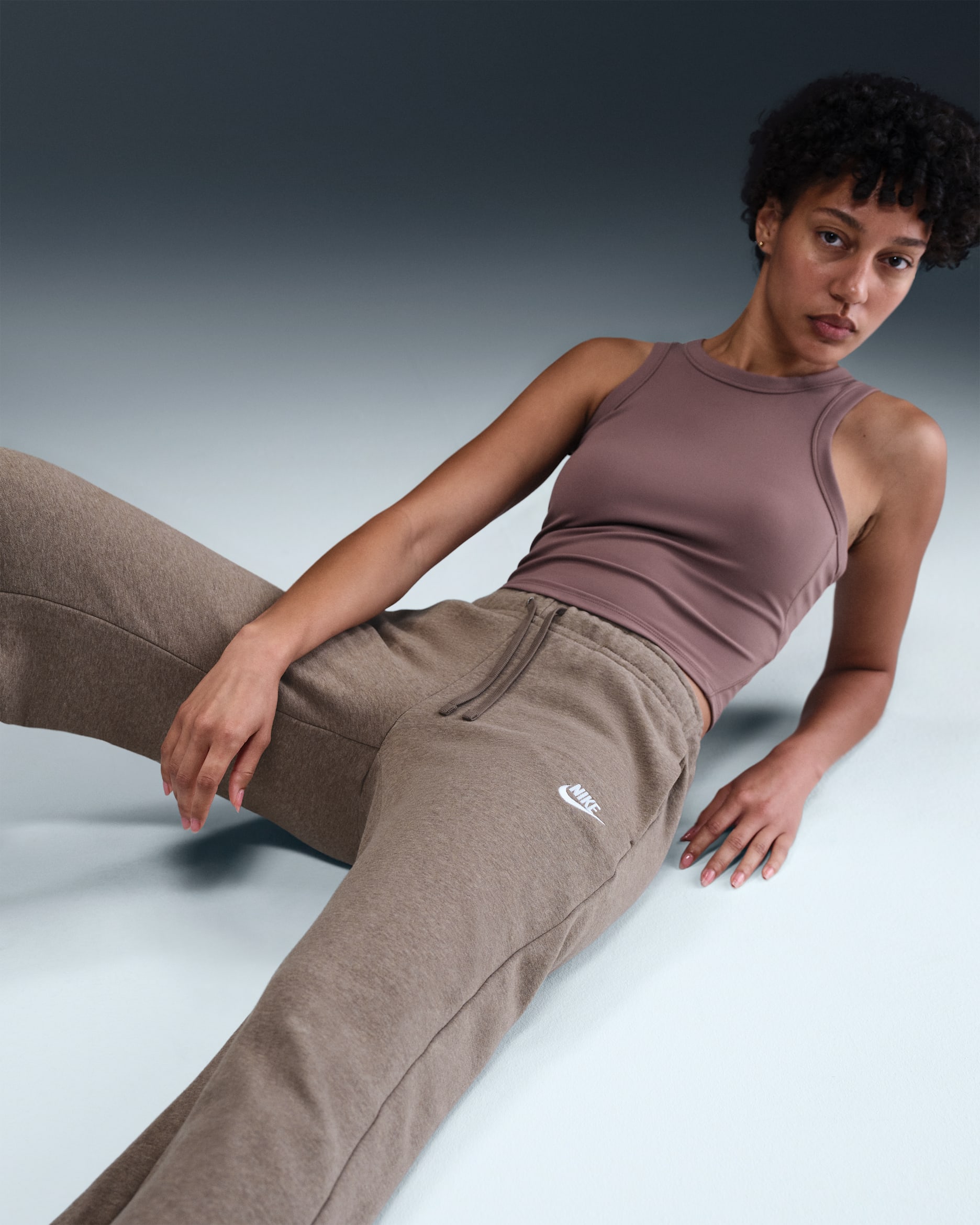 Nike Sportswear Club Fleece Women's Mid-Rise Wide-Leg Sweatpants