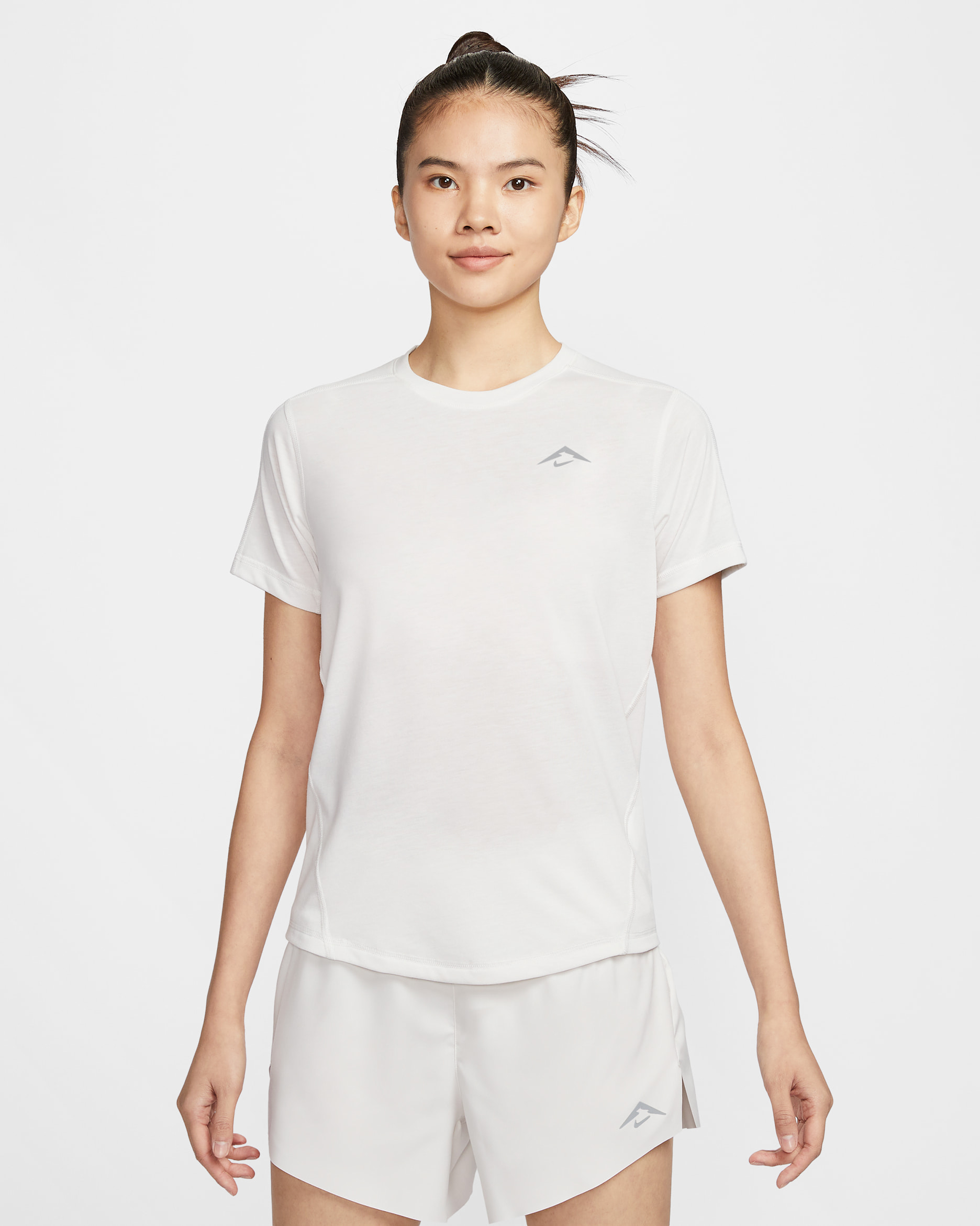 Nike Trail 女款 Dri-FIT 短袖跑步上衣 - Phantom/黑色/白色/Summit White