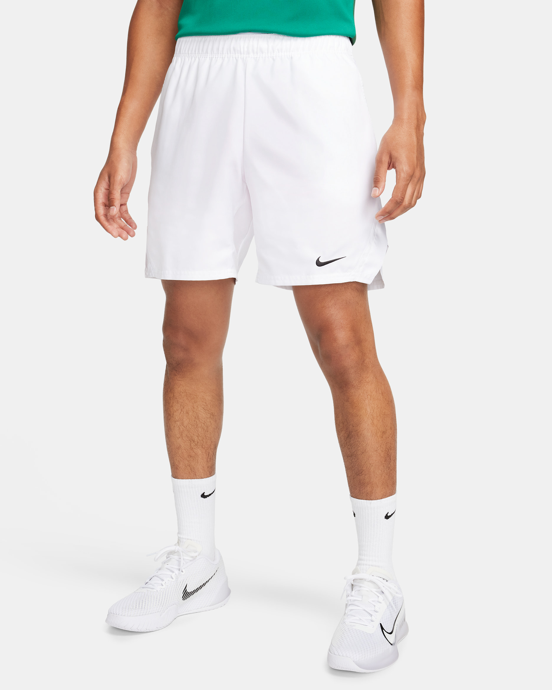 NikeCourt Victory Dri-FIT Herren-Tennisshorts (ca. 18 cm) - Weiß/Schwarz