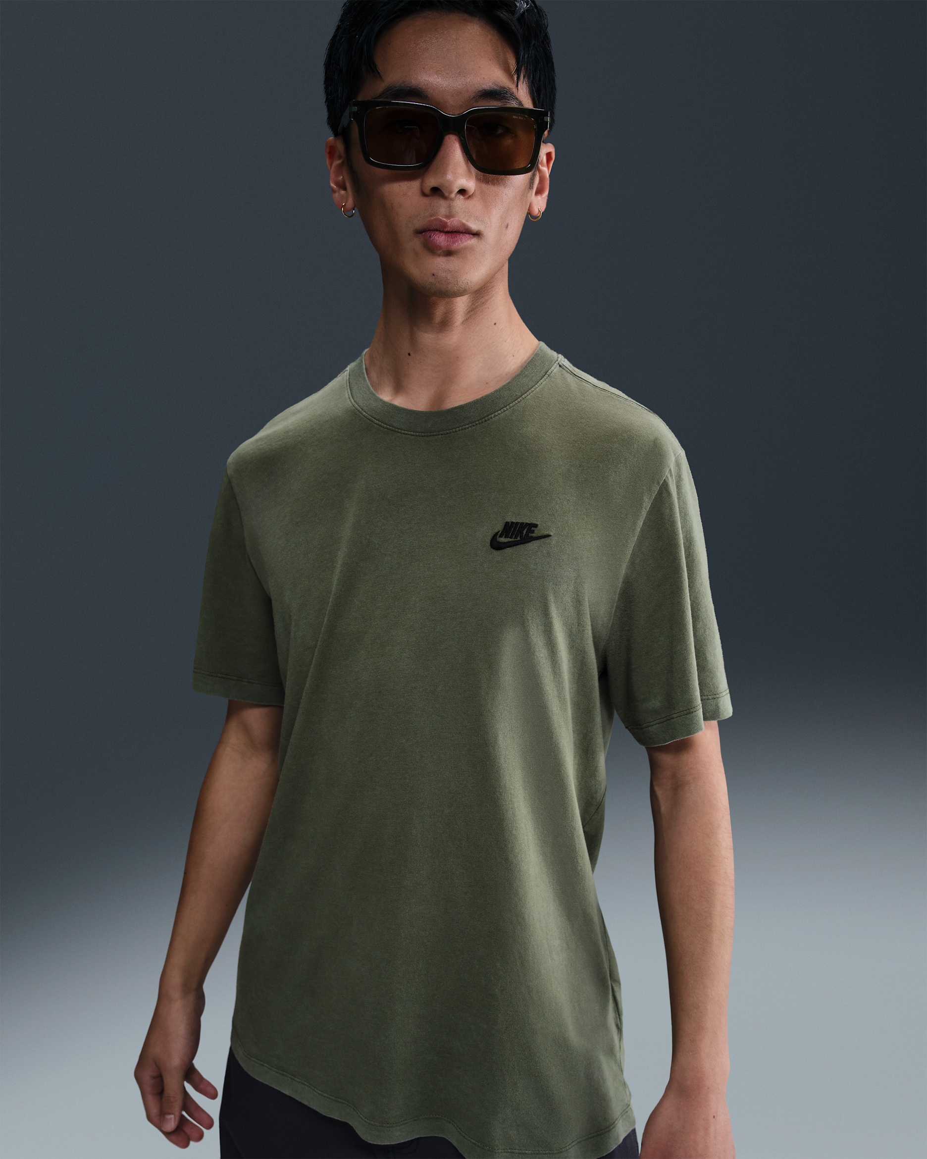 ナイキ スポーツウェア メンズ Tシャツ - ミディアムオリーブ