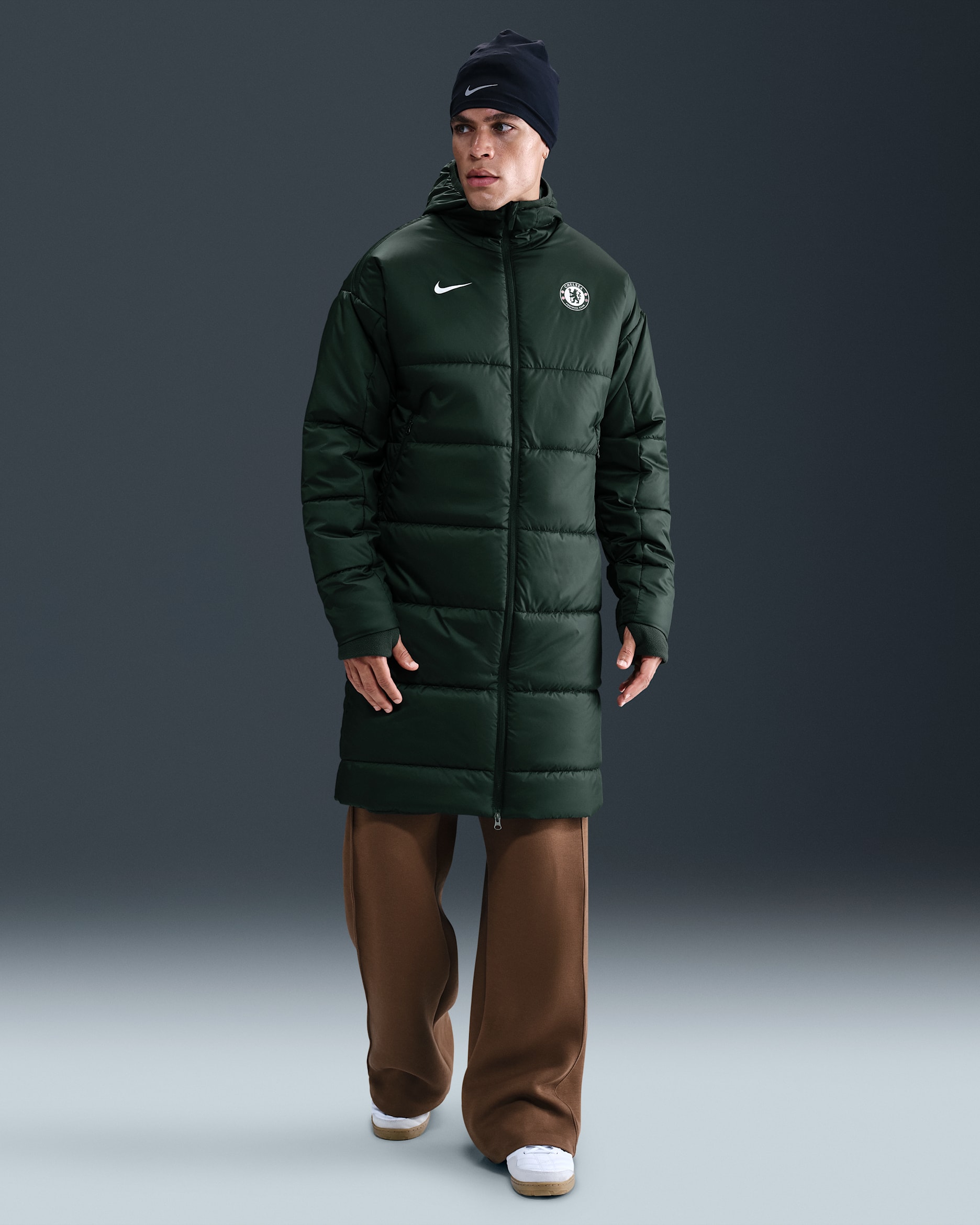 Chelsea FC Academy Pro Jaqueta de futbol amb farciment sintètic Nike Therma-FIT - Home - Outdoor Green/Outdoor Green/Phantom