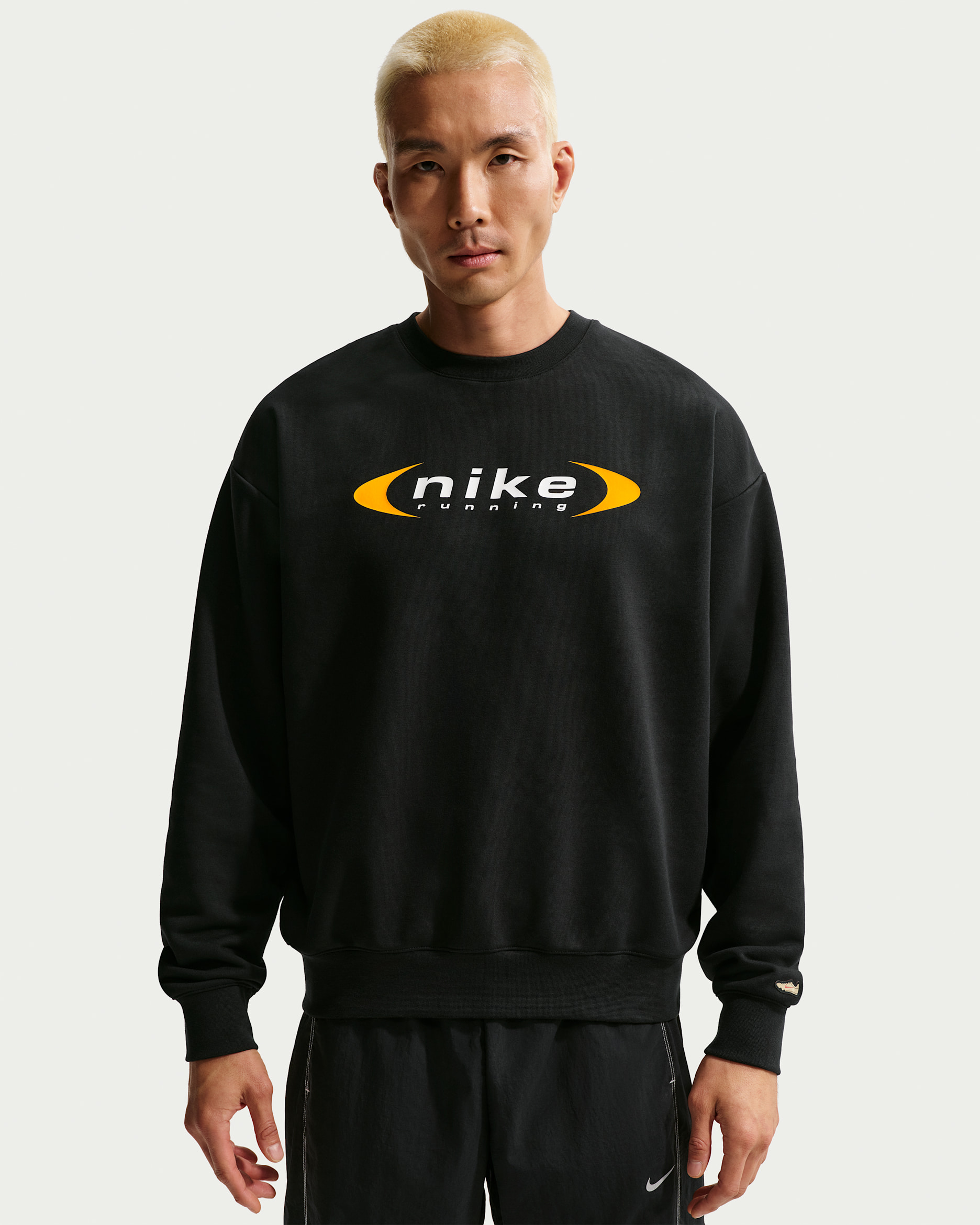 Sudadera de correr de cuello redondo Dri-FIT para hombre Nike Retro - Negro