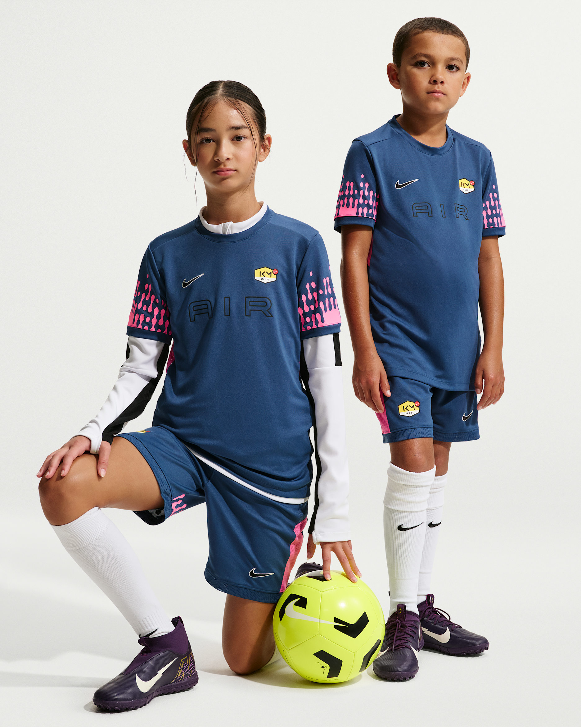 Kylian Mbappé Academy Older Kids' Dri-FIT Football Shorts - Mystic Navy/Mystic Navy/Pinksicle/Black