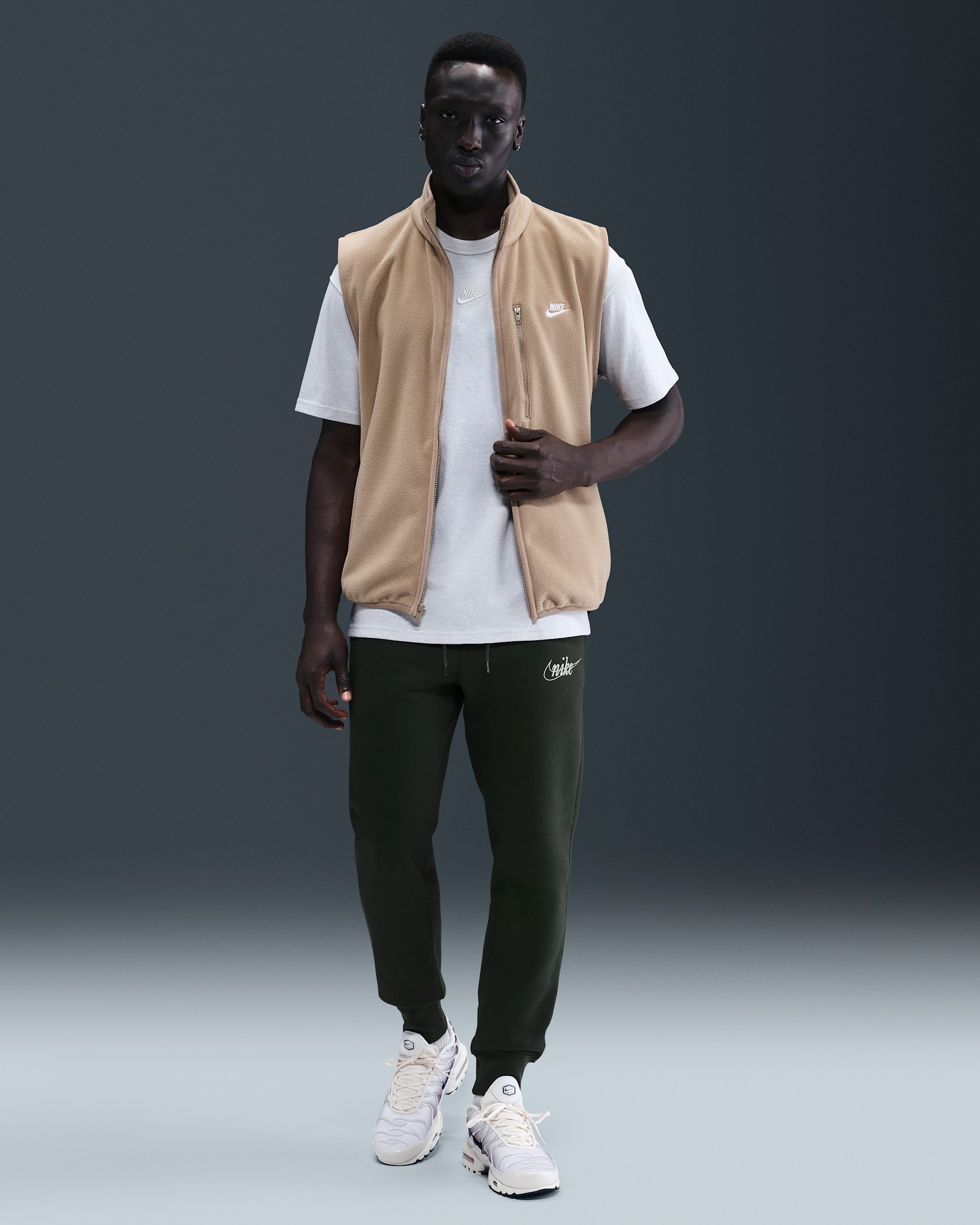 Joggers de tejido Fleece para hombre Nike Sportswear Club - Secuoya/Secuoya/Caqui claro
