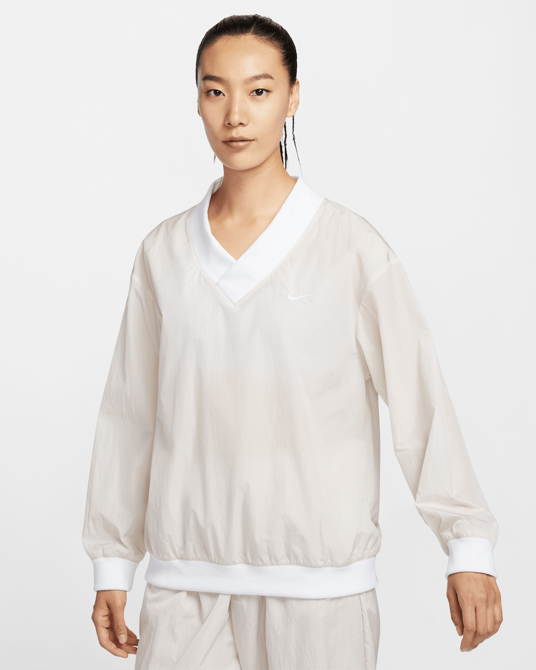 Nike Sportswear Essential 女款寬鬆 UV 梭織長袖 V 領上衣 - Light Orewood Brown/白色