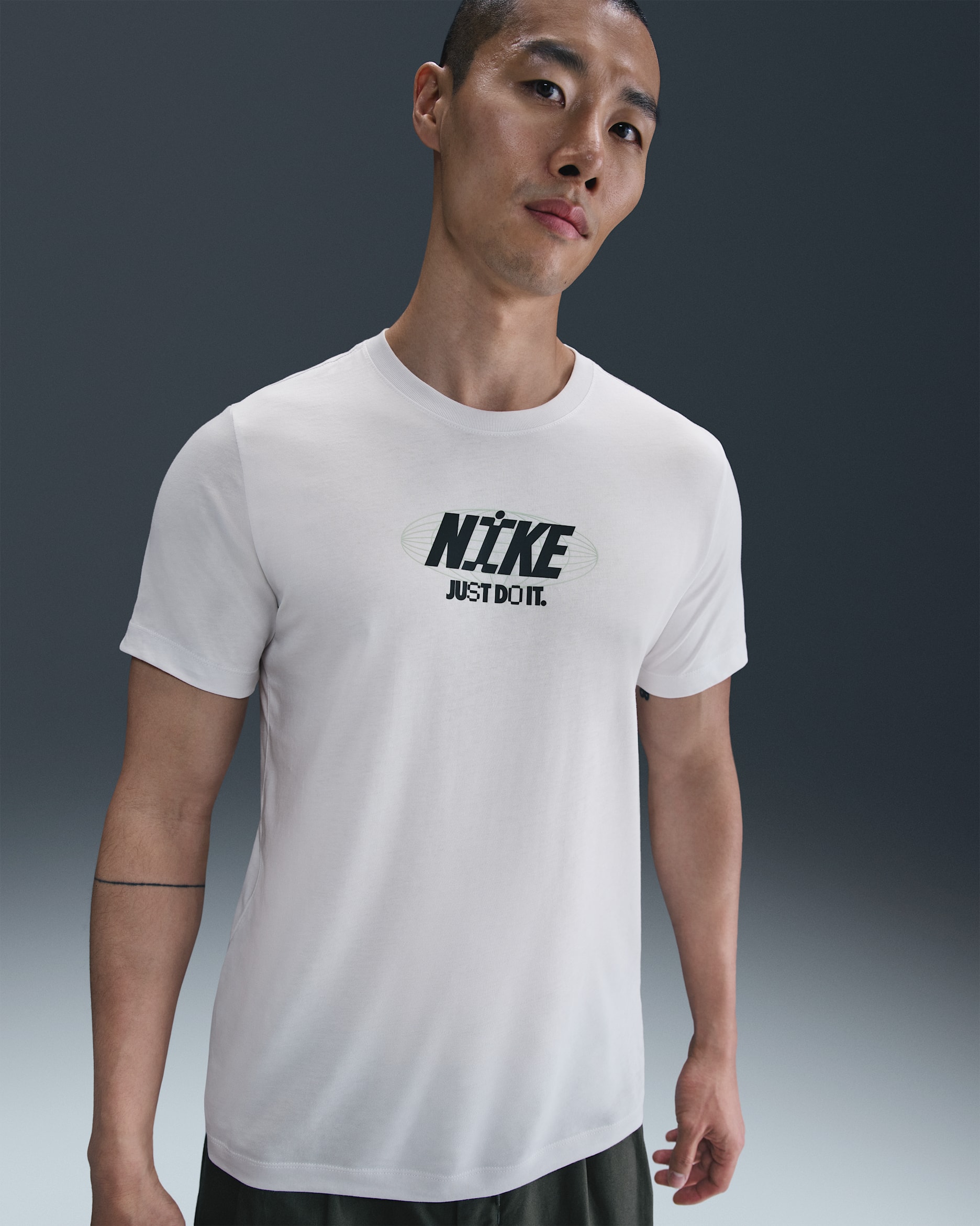 Nike Sportswear Men's T-Shirt - Platinum Tint