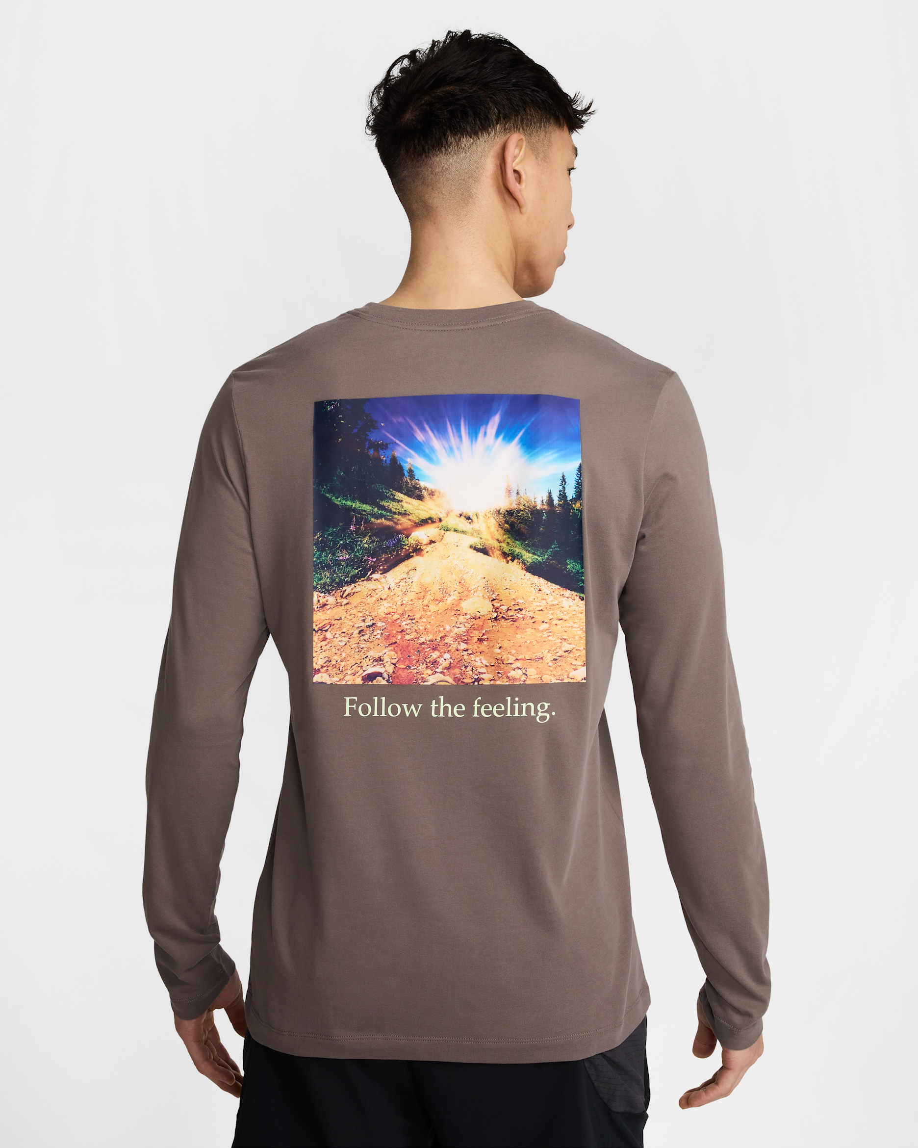 Playera de correr de manga larga Dri-FIT para hombre Nike Trail - Cueva