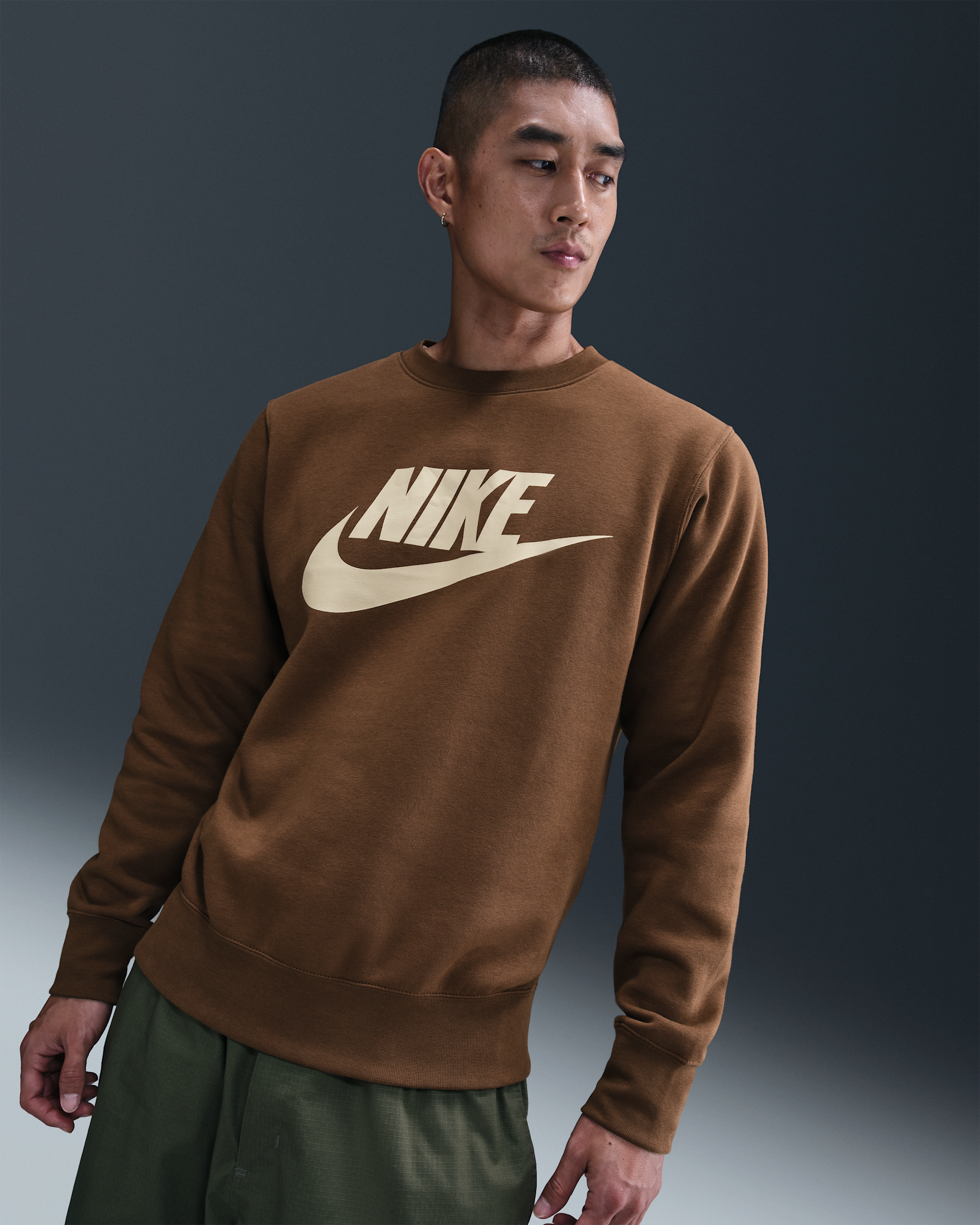 Nike Sportswear Club 男款圖樣 Fleece 圓領上衣 - 苔蘚木棕/淺卡其色