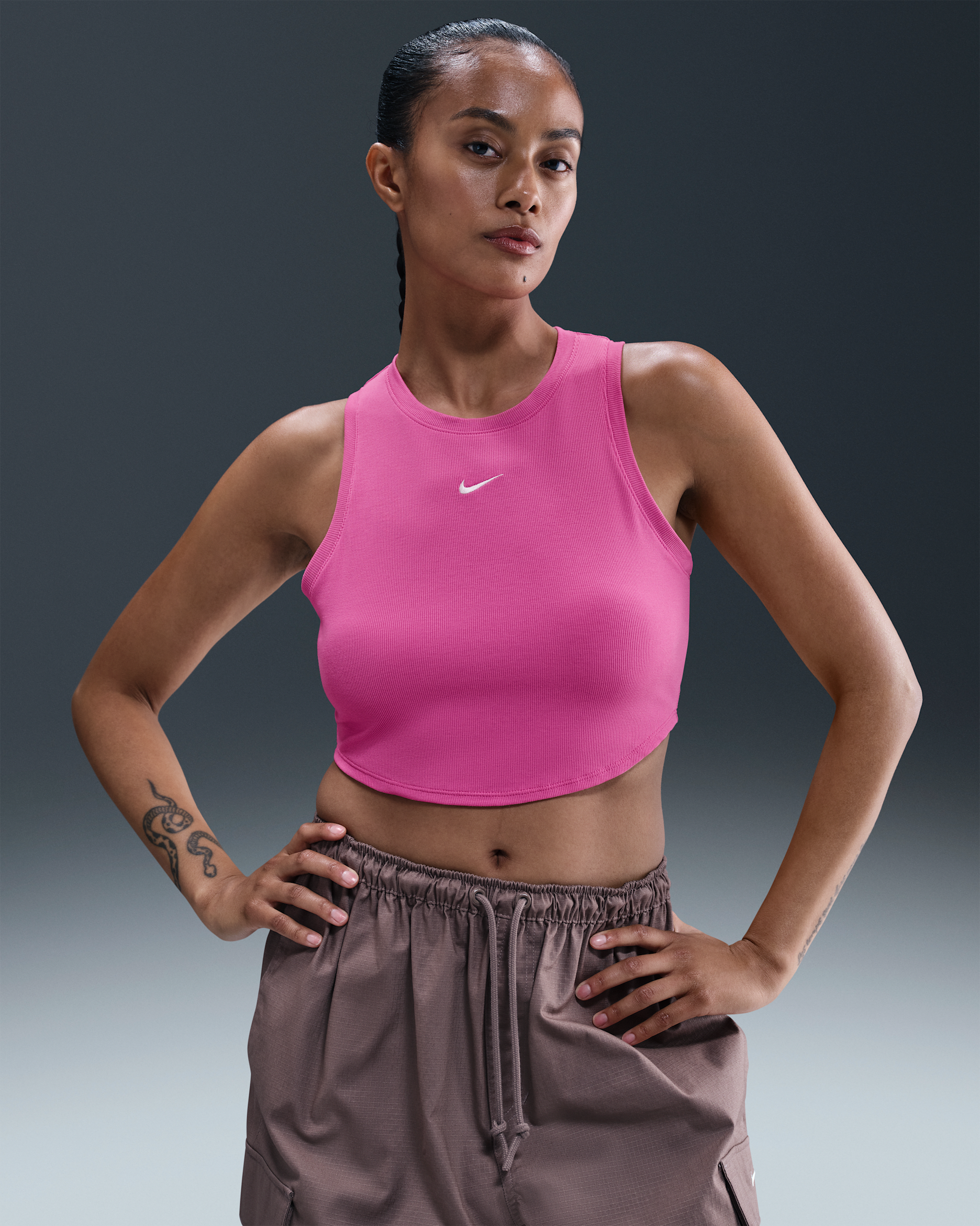 Camiseta de tirantes de tela de canalé pequeña ajustada cropped para mujer Nike Sportswear Chill Knit - Rosa alegre/Vela