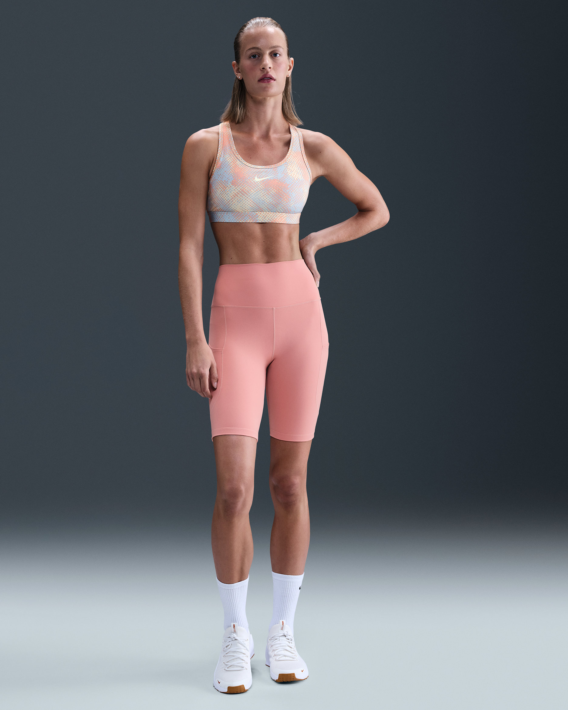 Shorts de ciclismo con bolsillos de tiro alto de 20 cm para mujer Nike One - Rosa óxido/Blanco