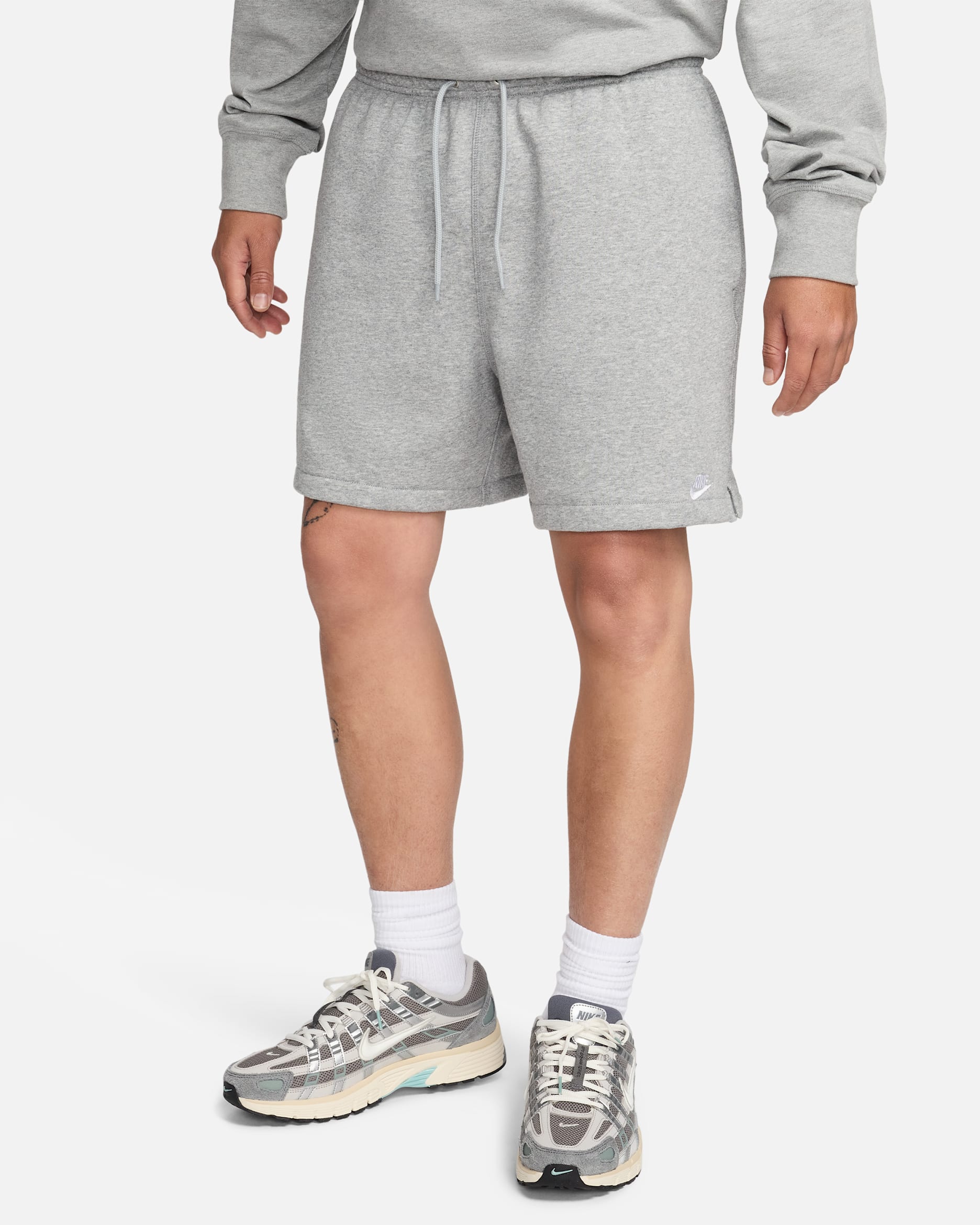 Ανδρικό σορτς από French Terry ύφασμα με άνετη εφαρμογή Nike Club - Dark Grey Heather/Light Smoke Grey/Λευκό