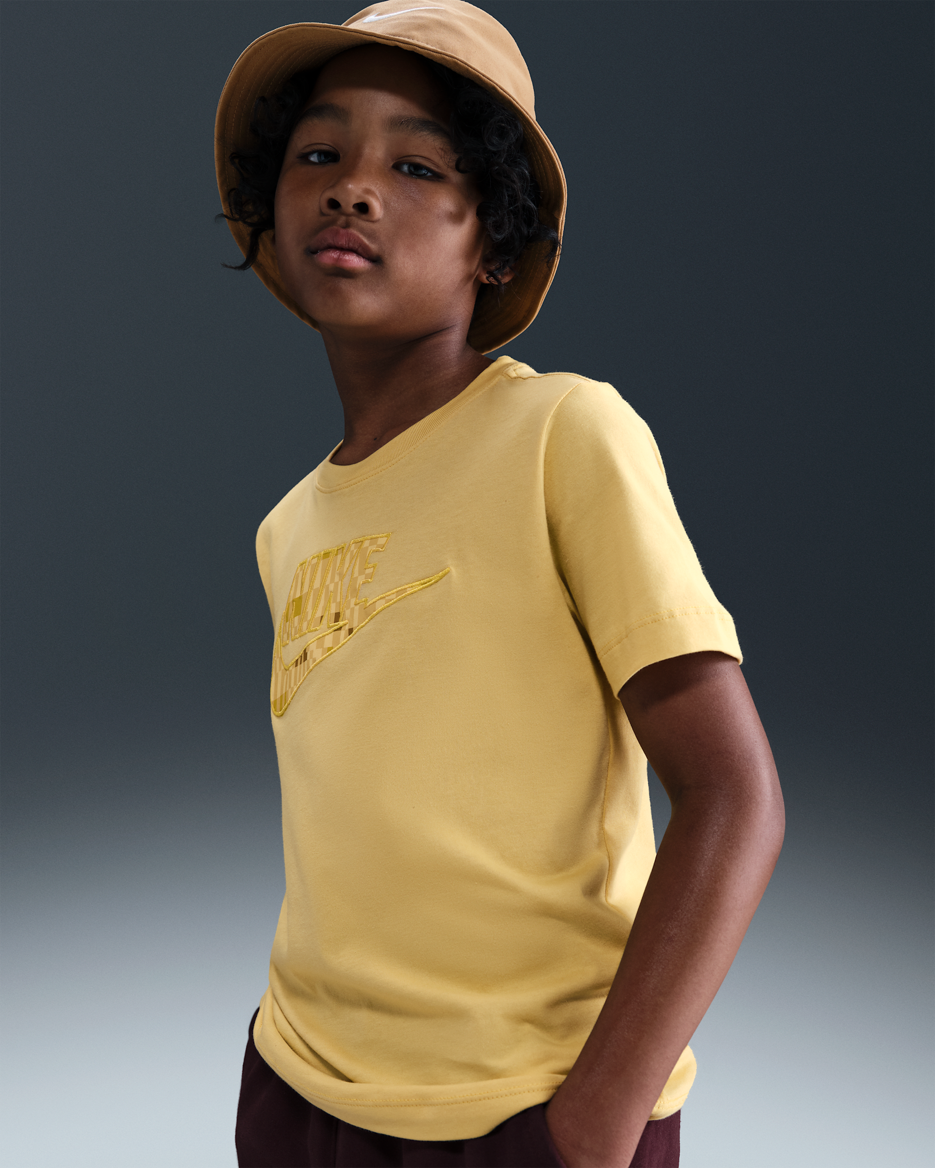 Nike Sportswear Older Kids' T-Shirt - Saturn Gold