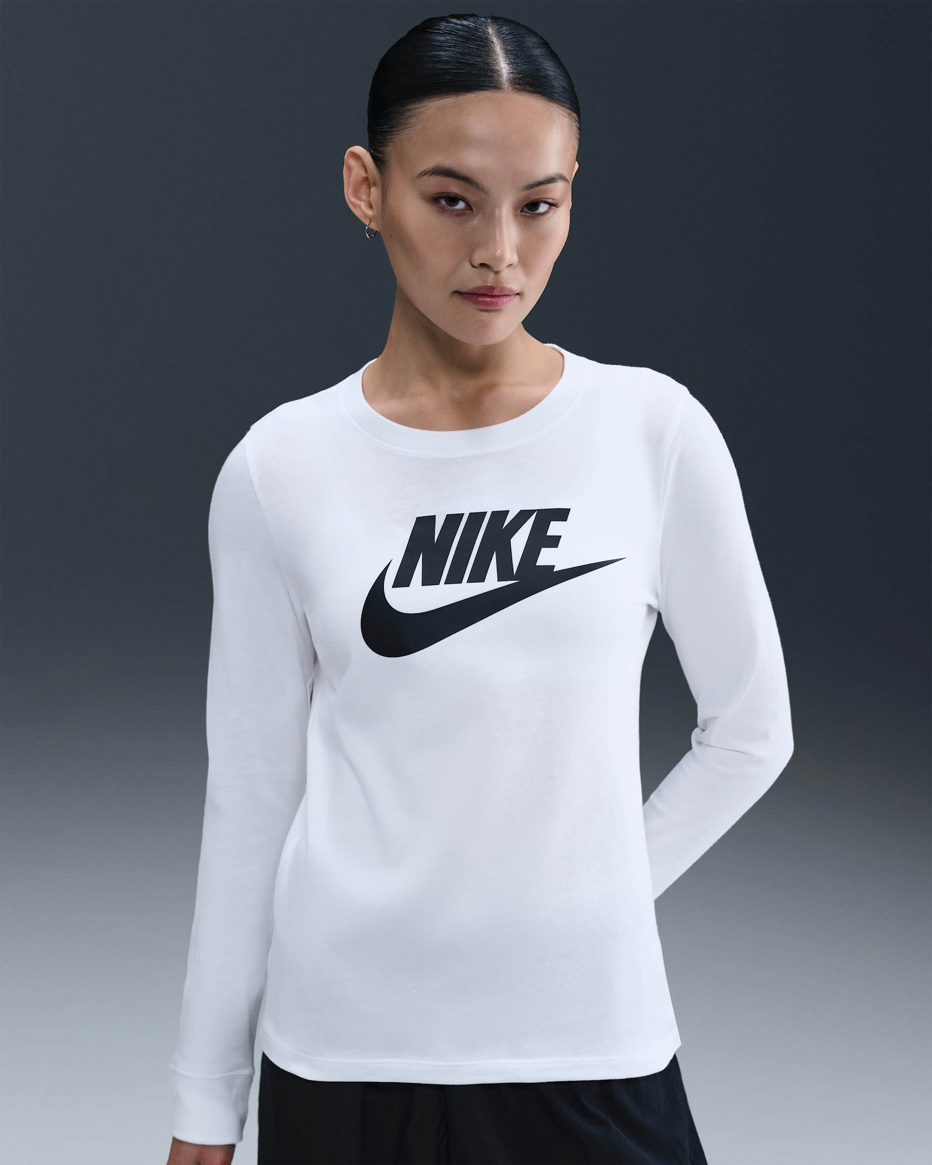 Nike Sportswear Club Essentials Women's Long-Sleeve Logo T-Shirt - White/Black