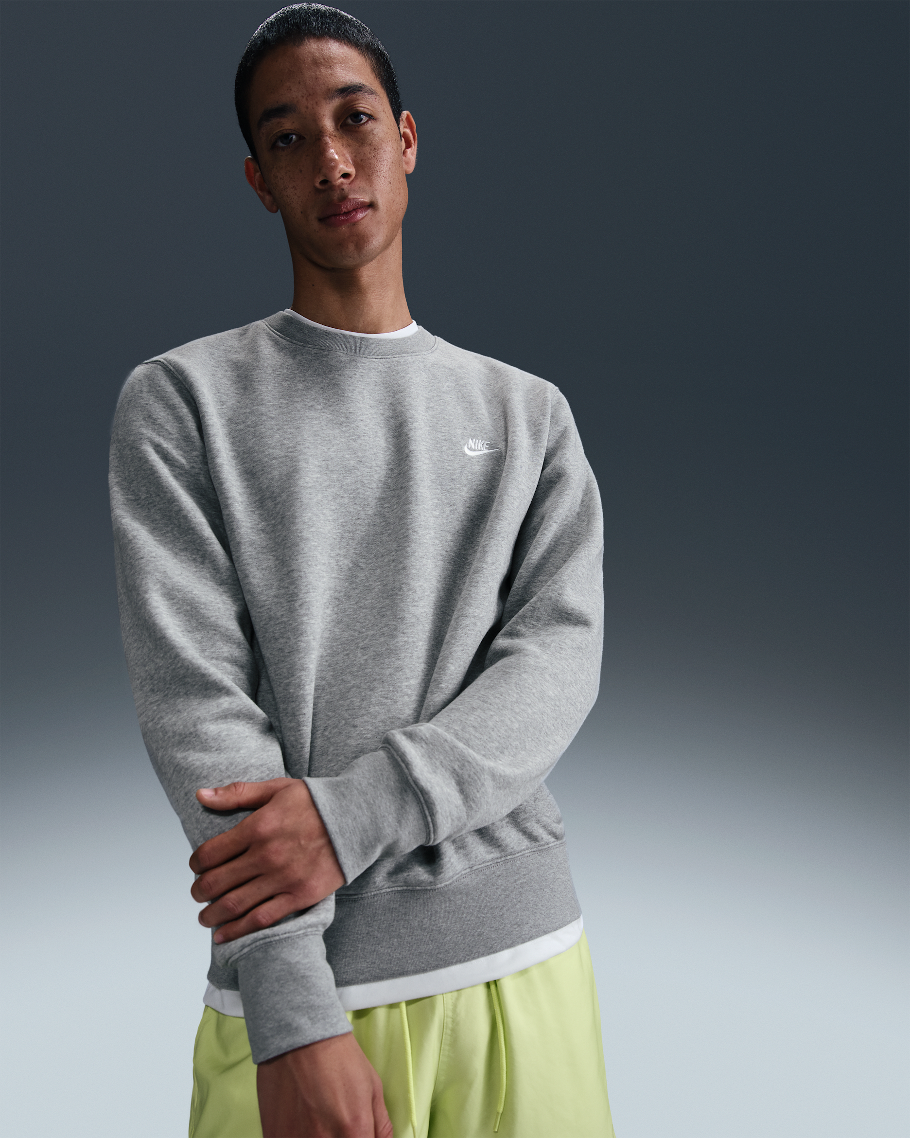 Nike Club Men's Fleece Crew - Dark Grey Heather/White