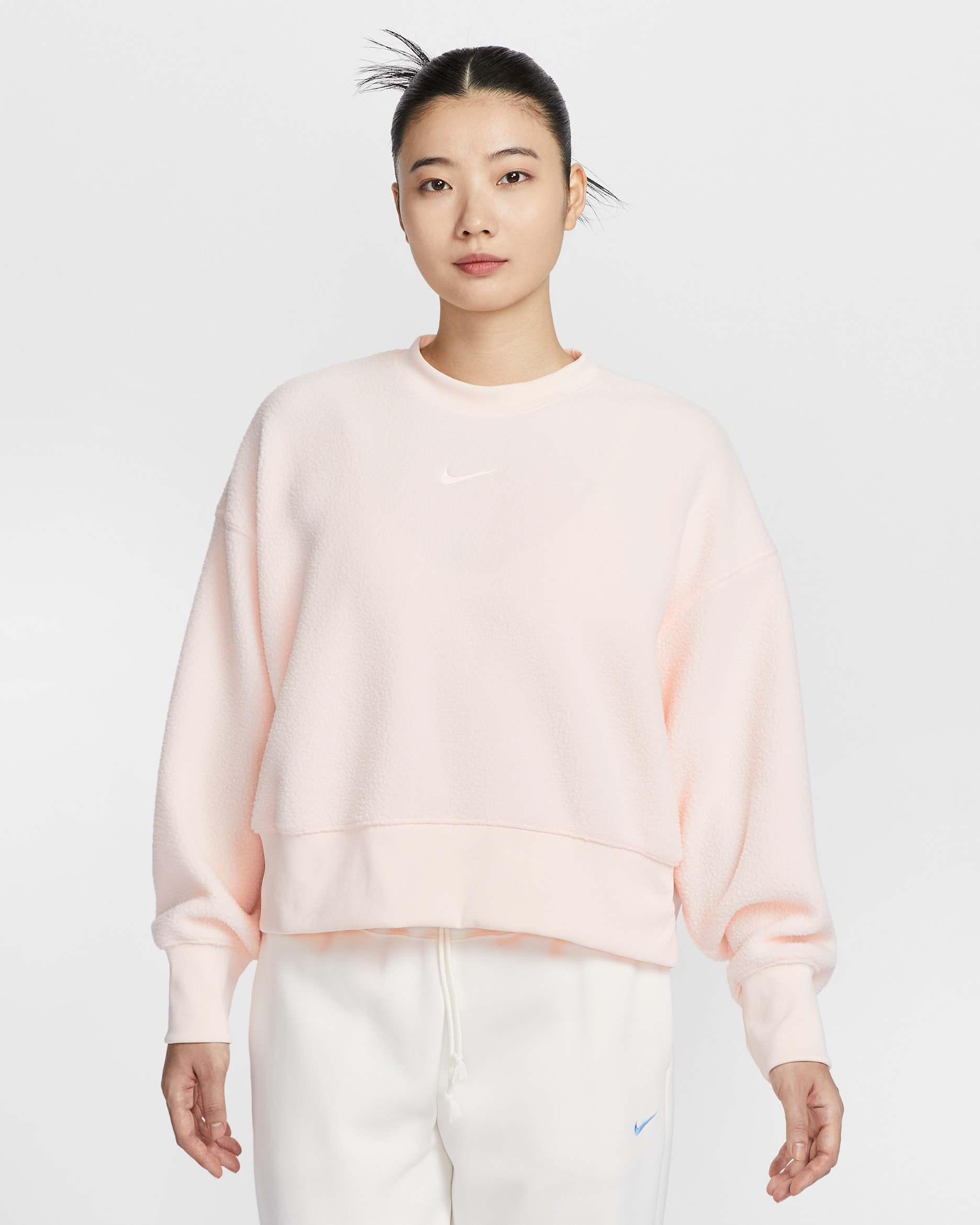 ナイキ スポーツウェア プラッシュ ウィメンズ モッド クロップ クルーネック スウェットシャツ - グアバアイス/グアバアイス