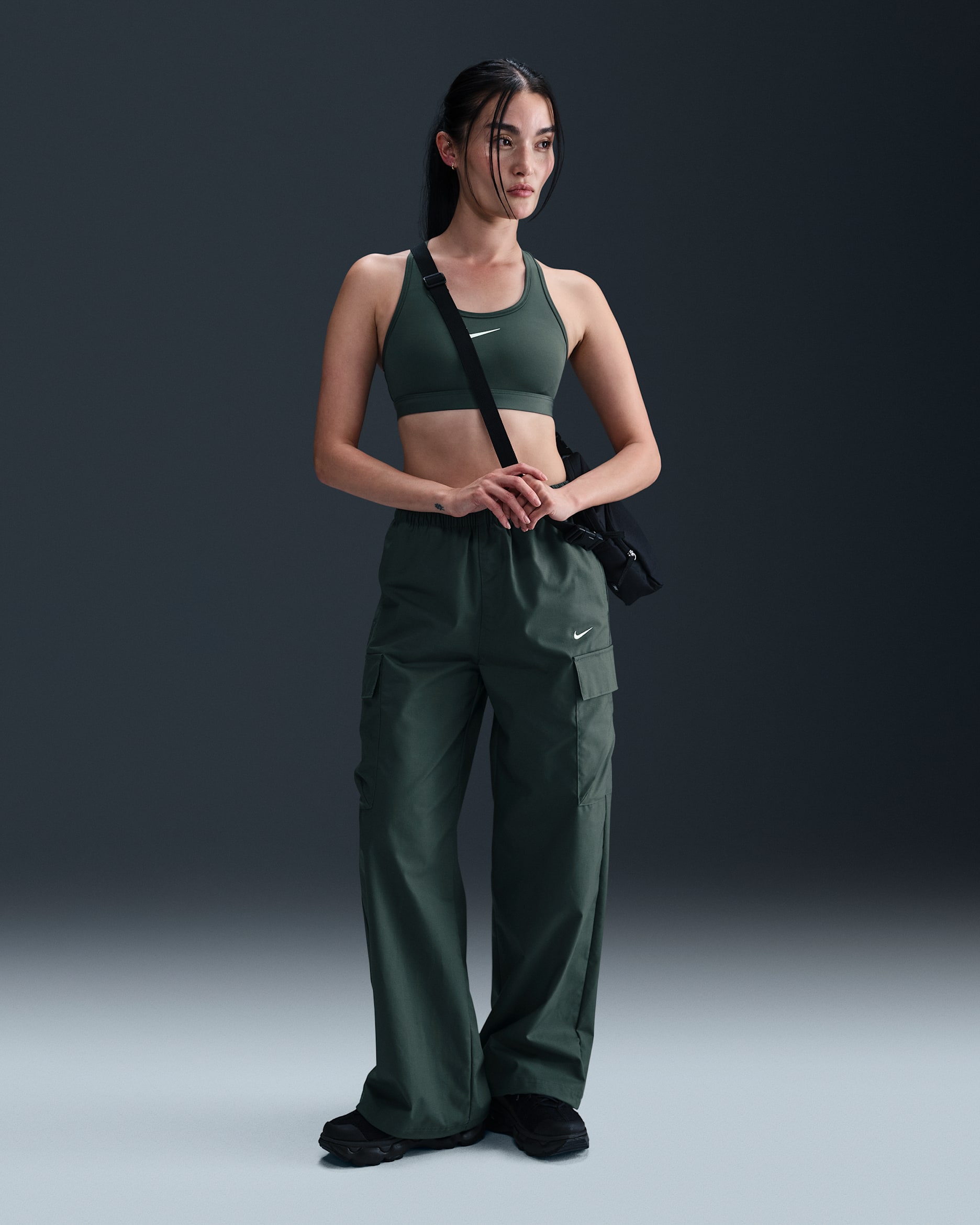 나이키 스포츠웨어 에브리씽 우븐 여성 미드라이즈 카고 팬츠 - 빈티지 그린/세일