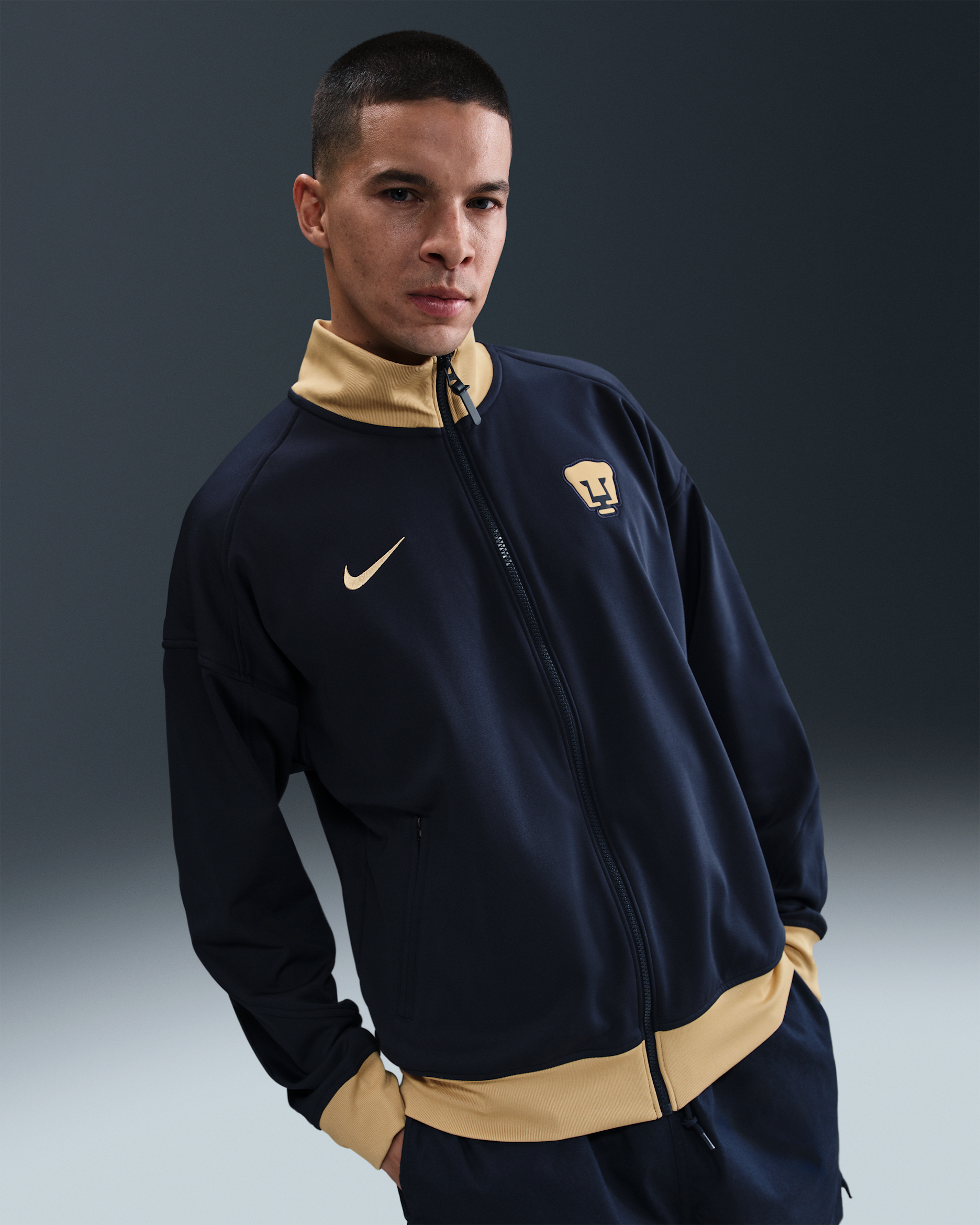 Chamarra Anthem de futbol Nike Dri-FIT para hombre Pumas UNAM Academy Pro - Obsidiana/Oro club
