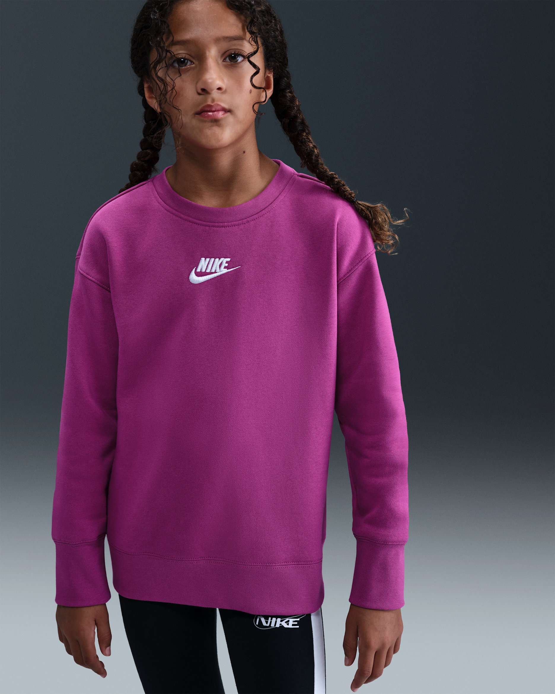 Suadera de cuello redondo para niña talla grande Nike Sportswear Club Fleece - Fucsia cálido/Blanco