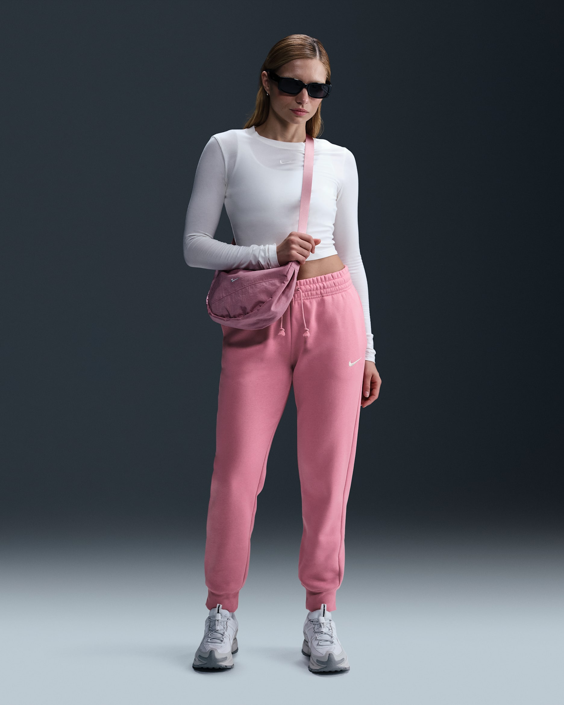 Pants de entrenamiento de tiro medio para mujer Nike Sportswear Phoenix Fleece - Rosa elemental/Vela
