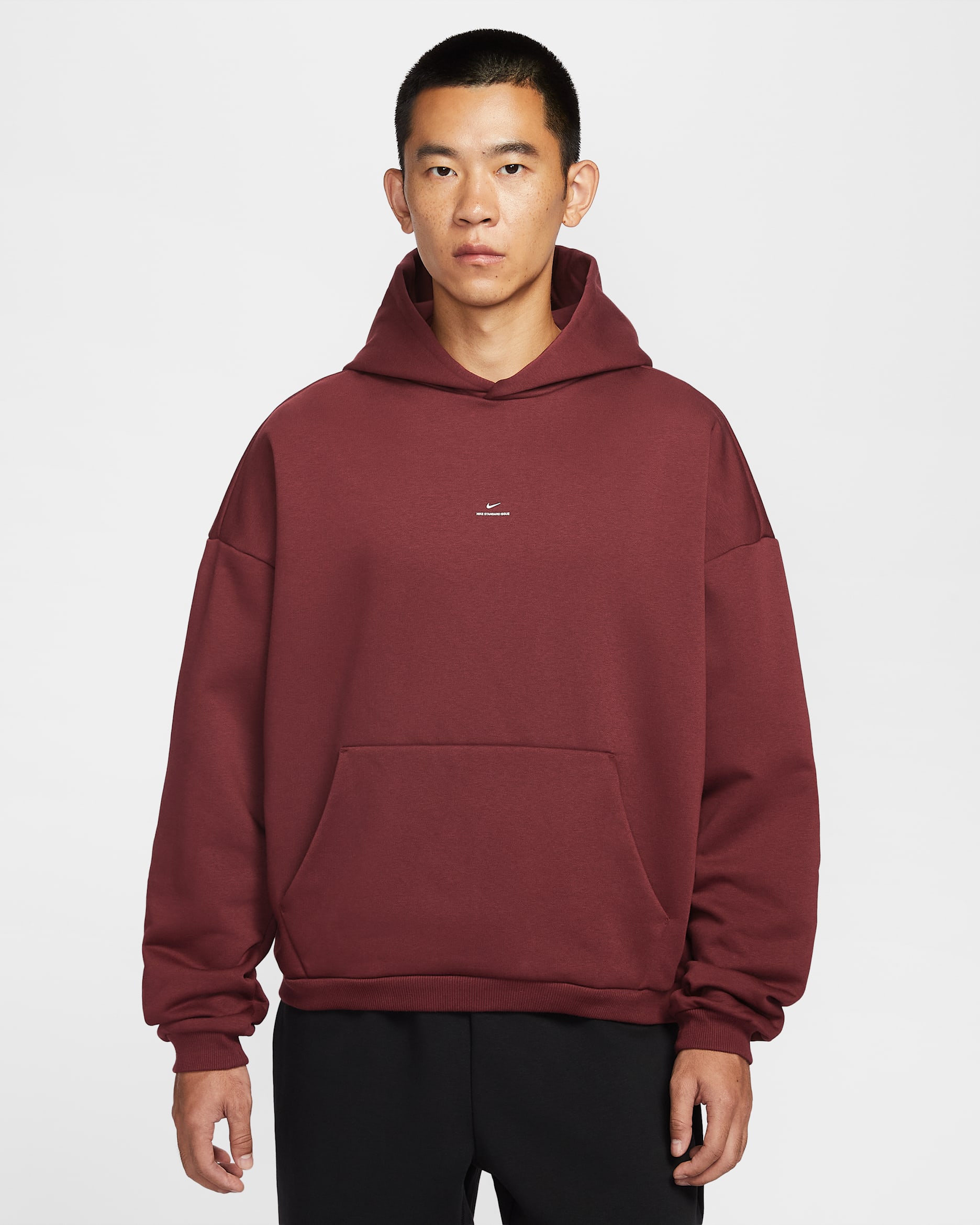 Nike Standard Issue Men's Therma-FIT Brushed Basketball Pullover Hoodie - Dark Team Red/Pale Ivory