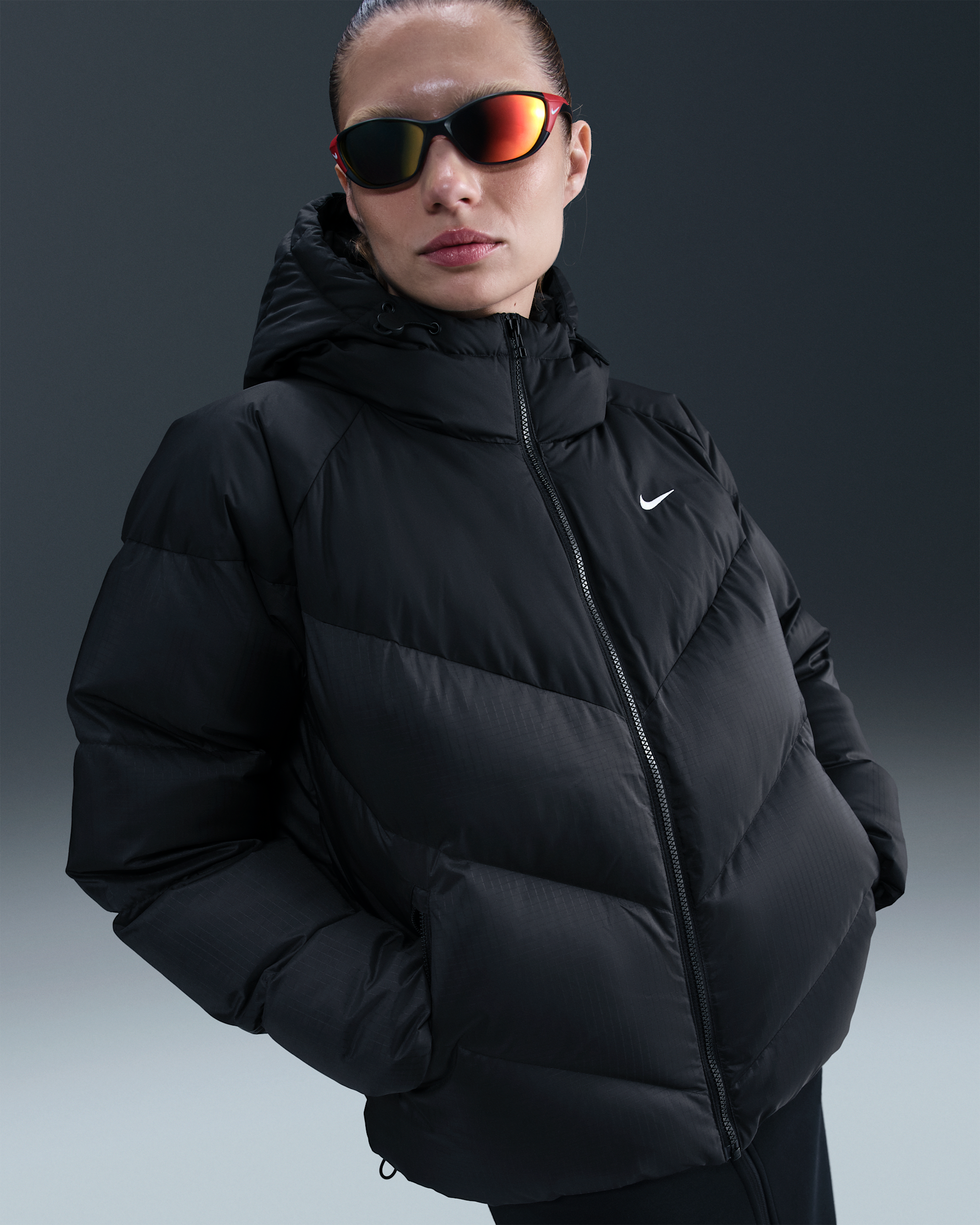 Nike Sportswear Windpuffer Storm-FIT ledig dunboblejakke med hette til dame - Svart/Sail