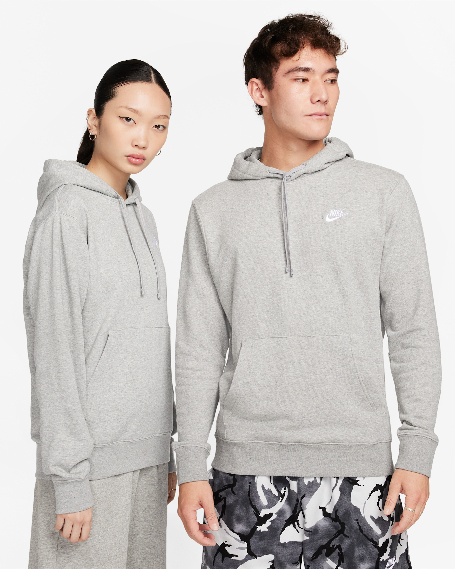 나이키 스포츠웨어 클럽 남성 풀오버 후디 - 다크 그레이 헤더/매트 실버/화이트