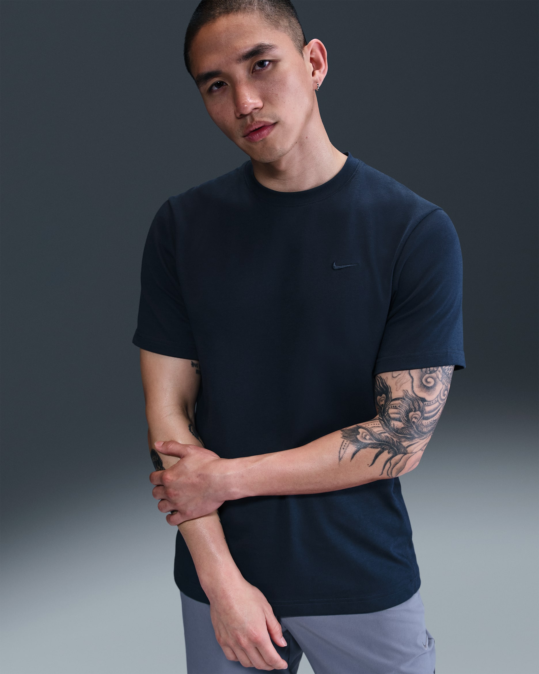 ナイキ Dri-FIT プライマリー メンズ トレーニング Tシャツ - オブシディアン/オブシディアン