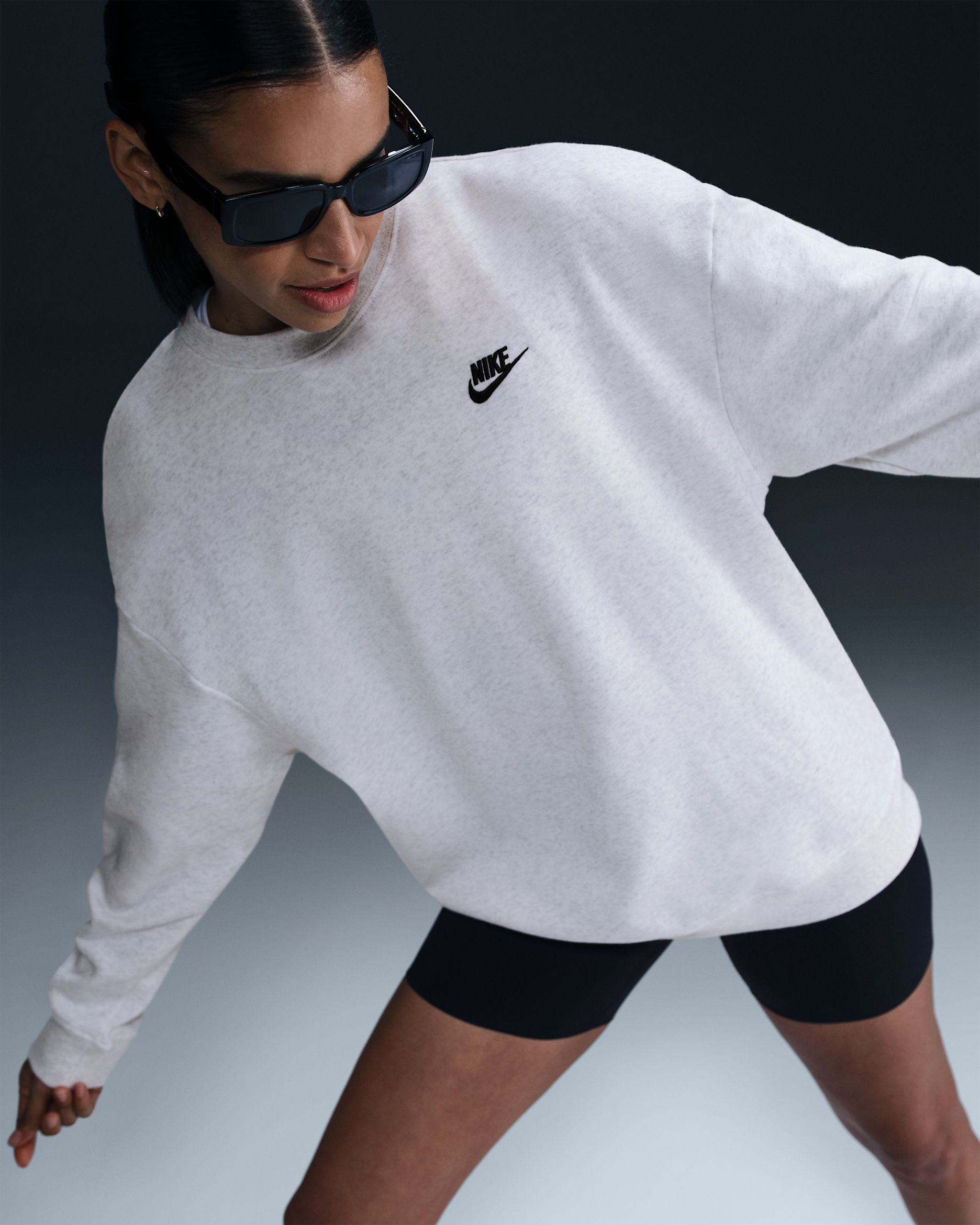 Sudadera de cuello redondo holgada para mujer Nike Sportswear Club Fleece - Abedul jaspeado/Negro