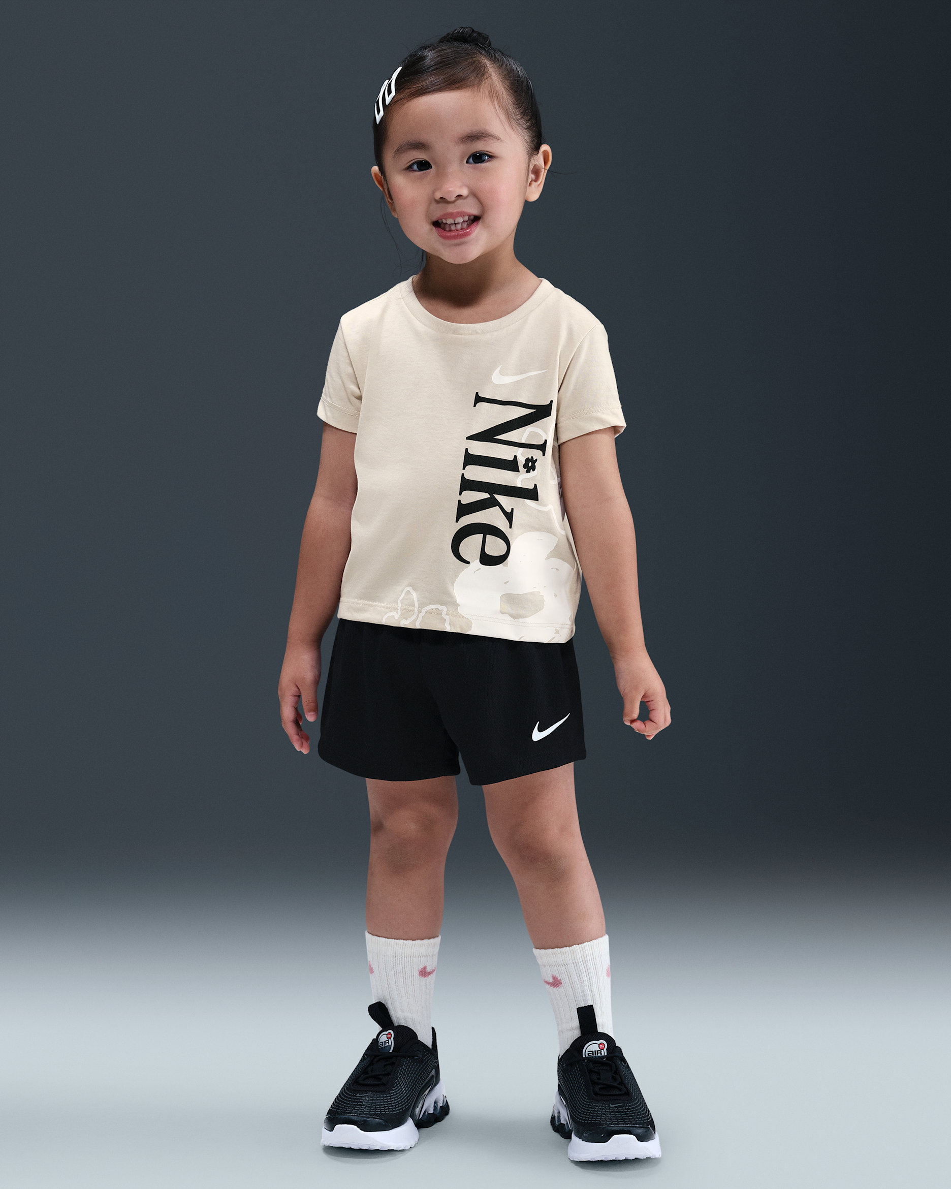 Conjunto de playera y shorts de malla infantil Nike Wild Flower - Negro