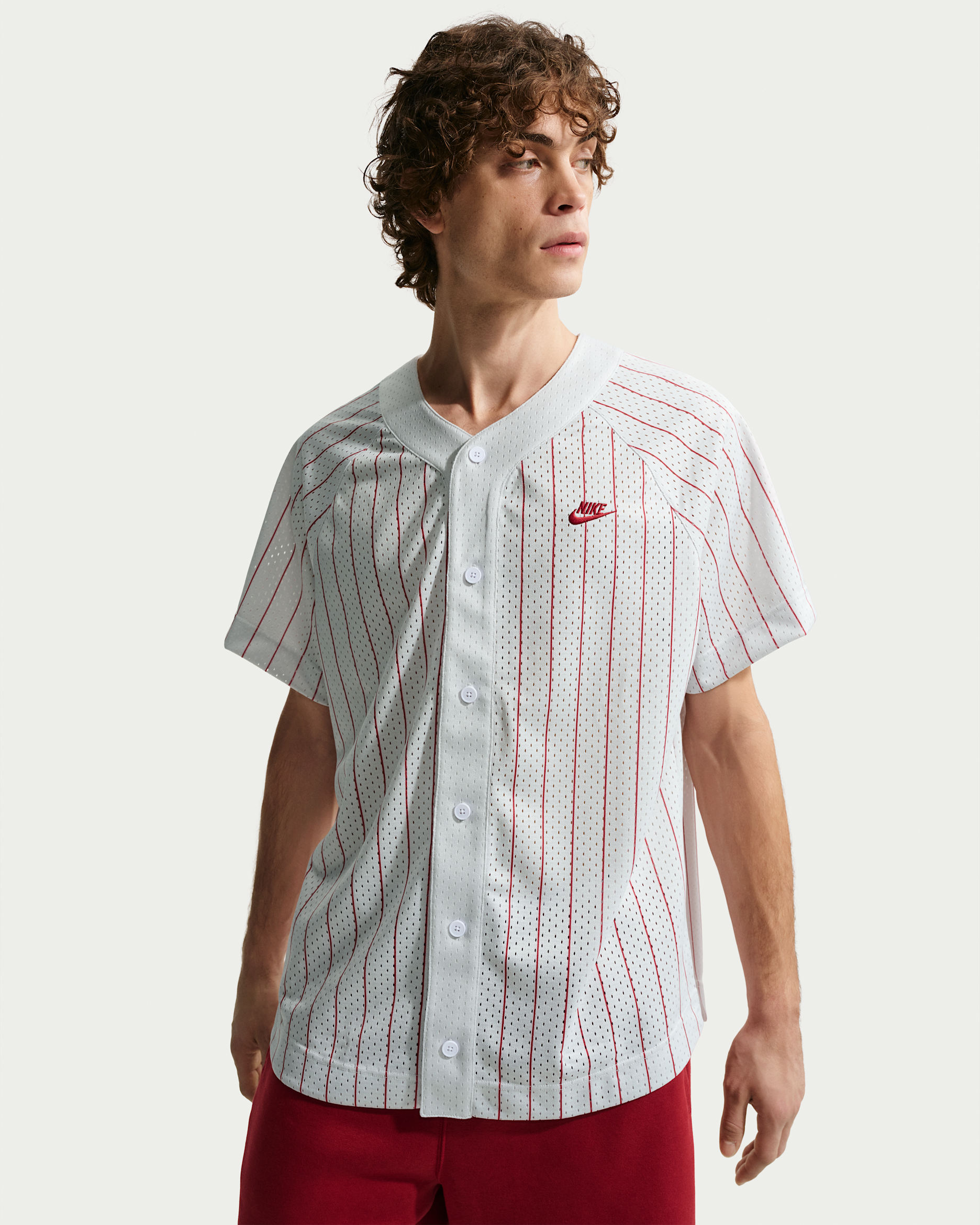 Nike Sportswear Club Men's Jersey - Photon Dust/Team Crimson